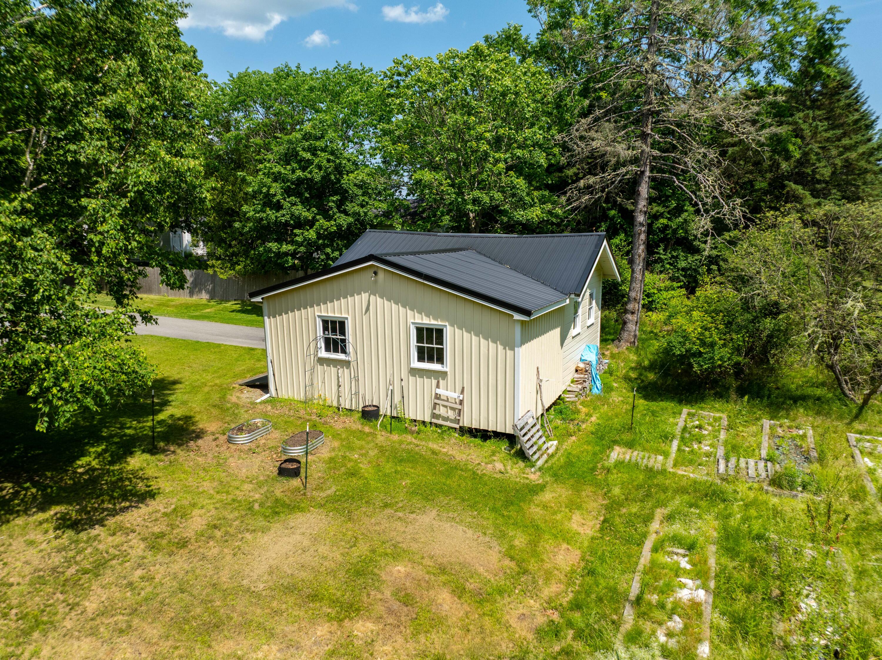 main property photo 13