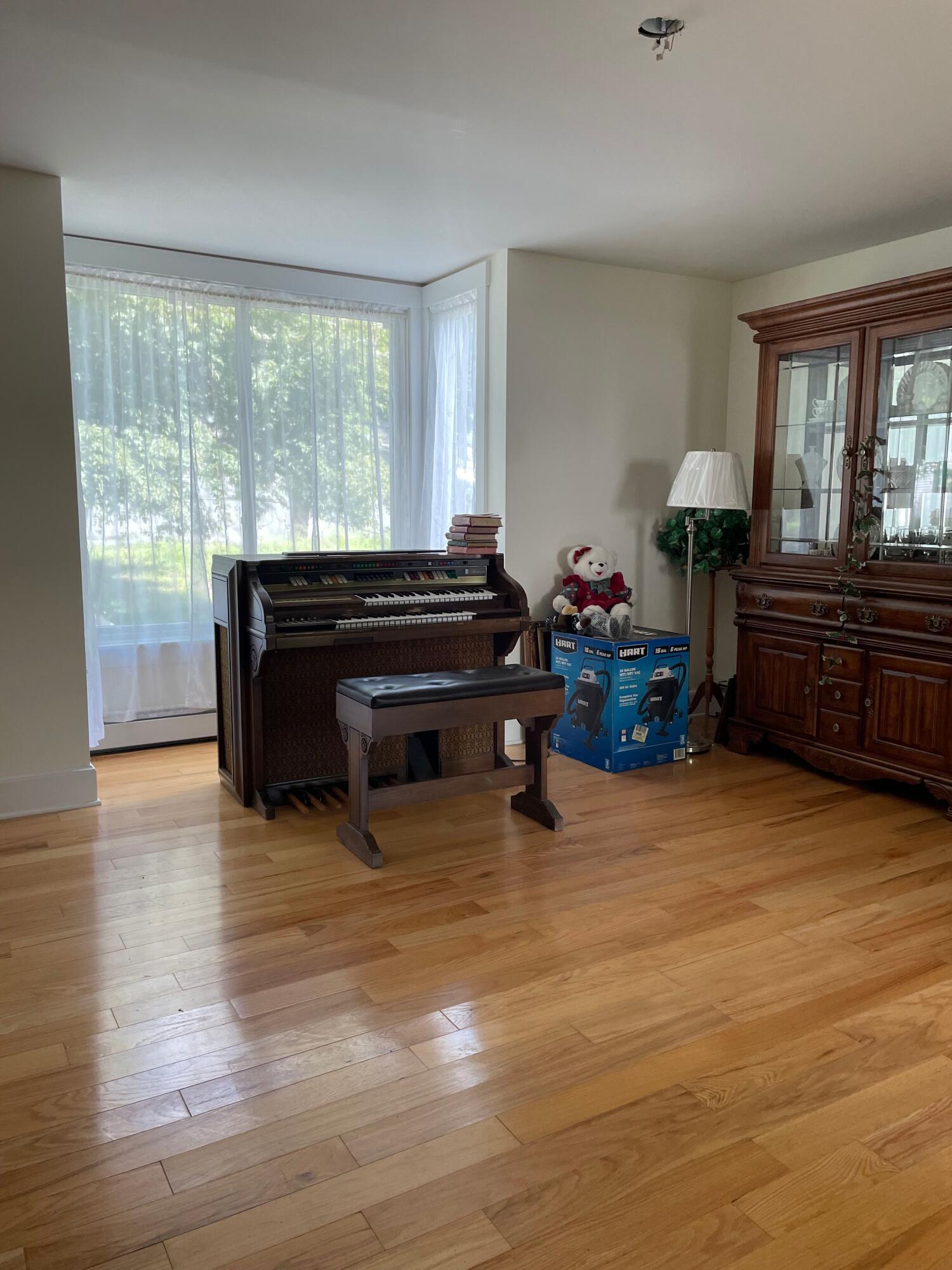 main property photo 9