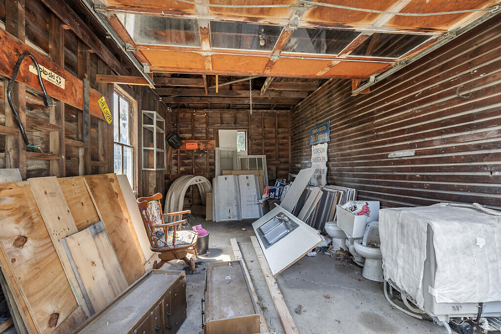 main property photo 64