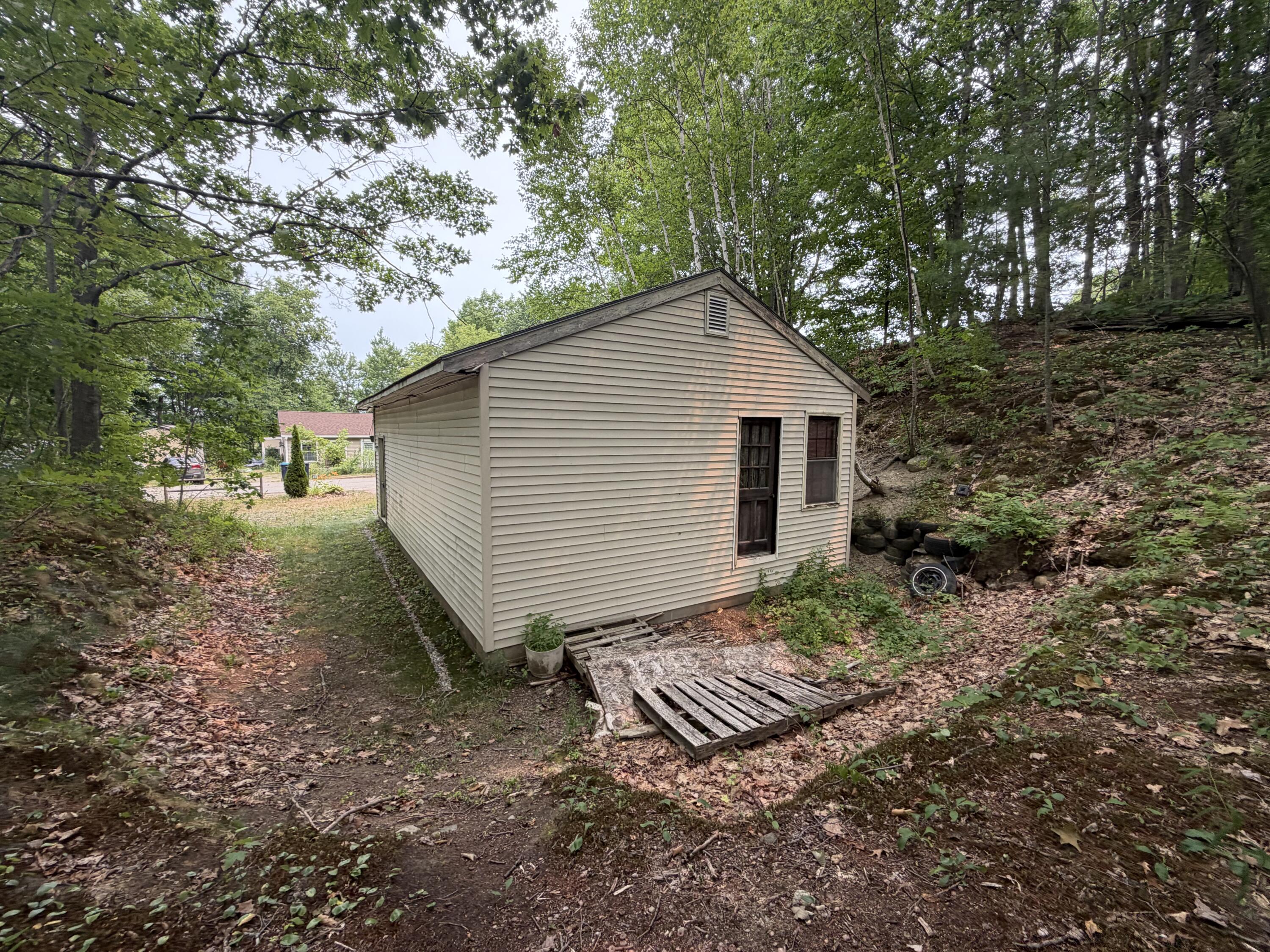 main property photo 20
