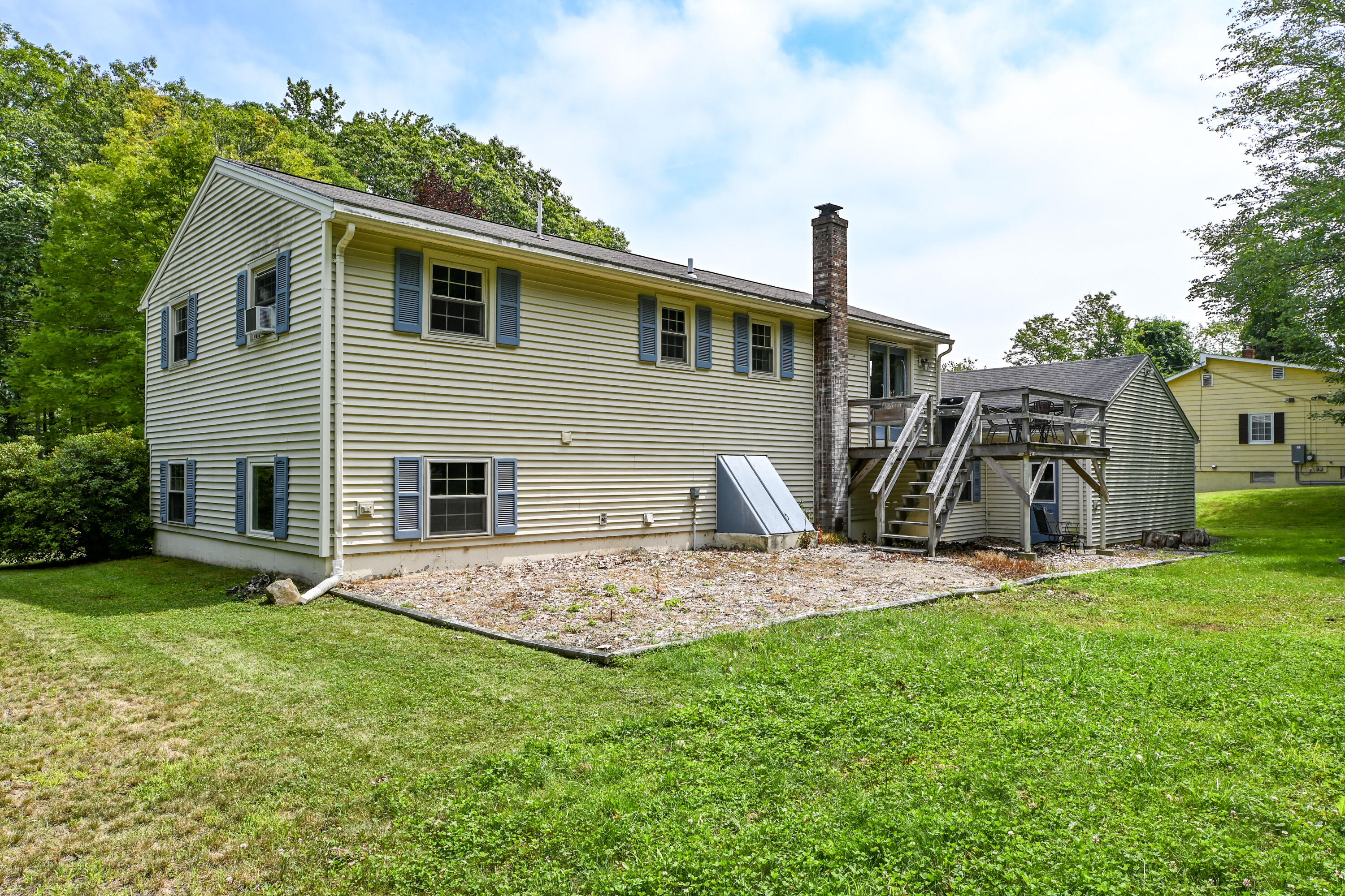 main property photo 40