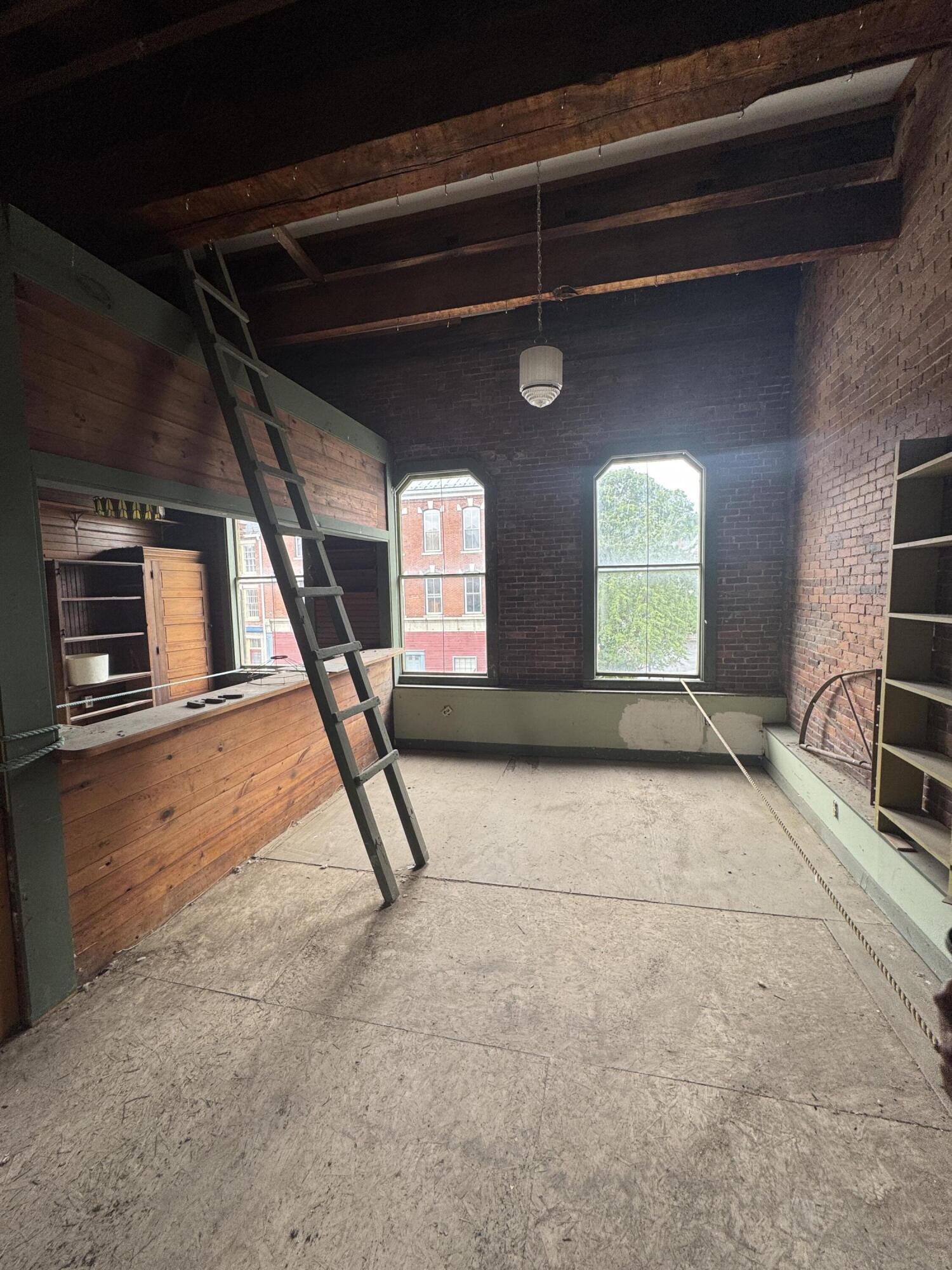 main property photo 28