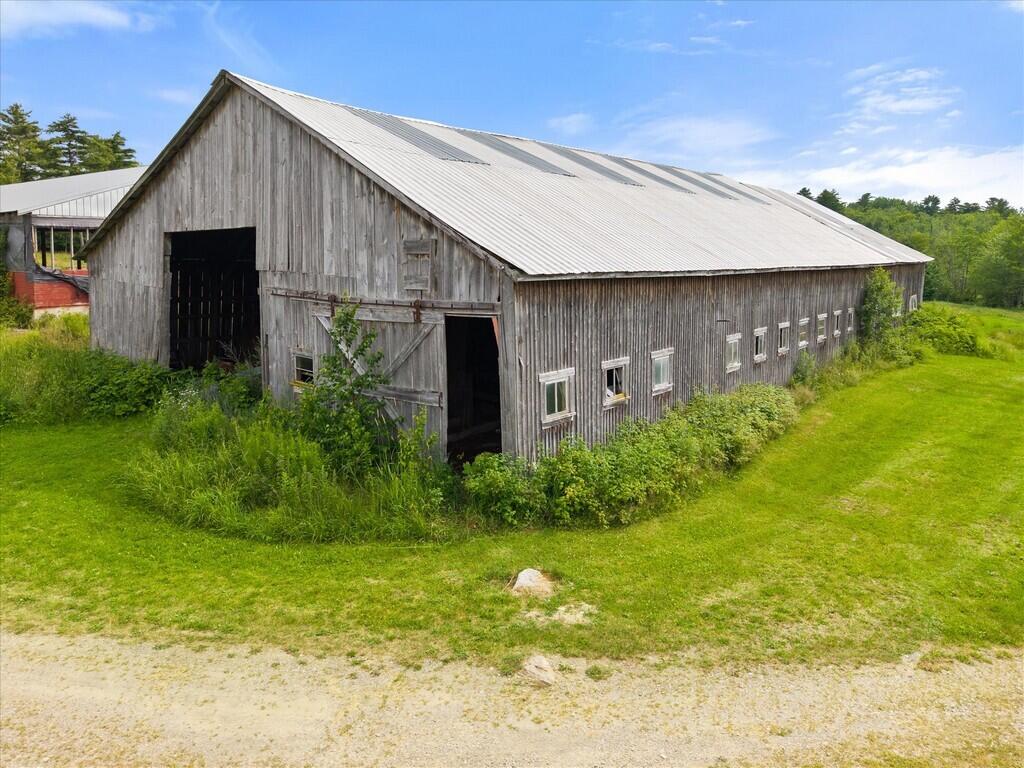 main property photo 40