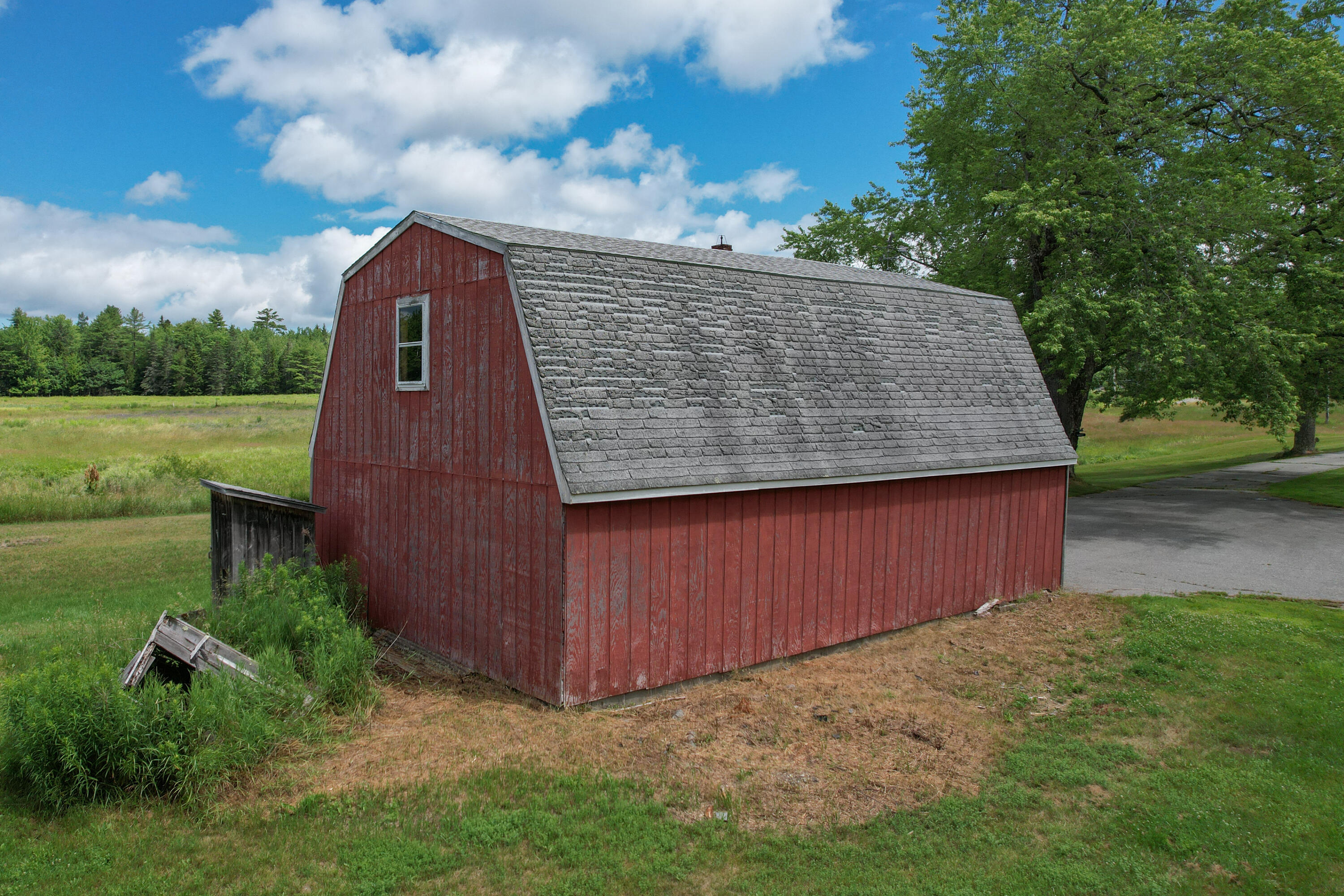 main property photo 45
