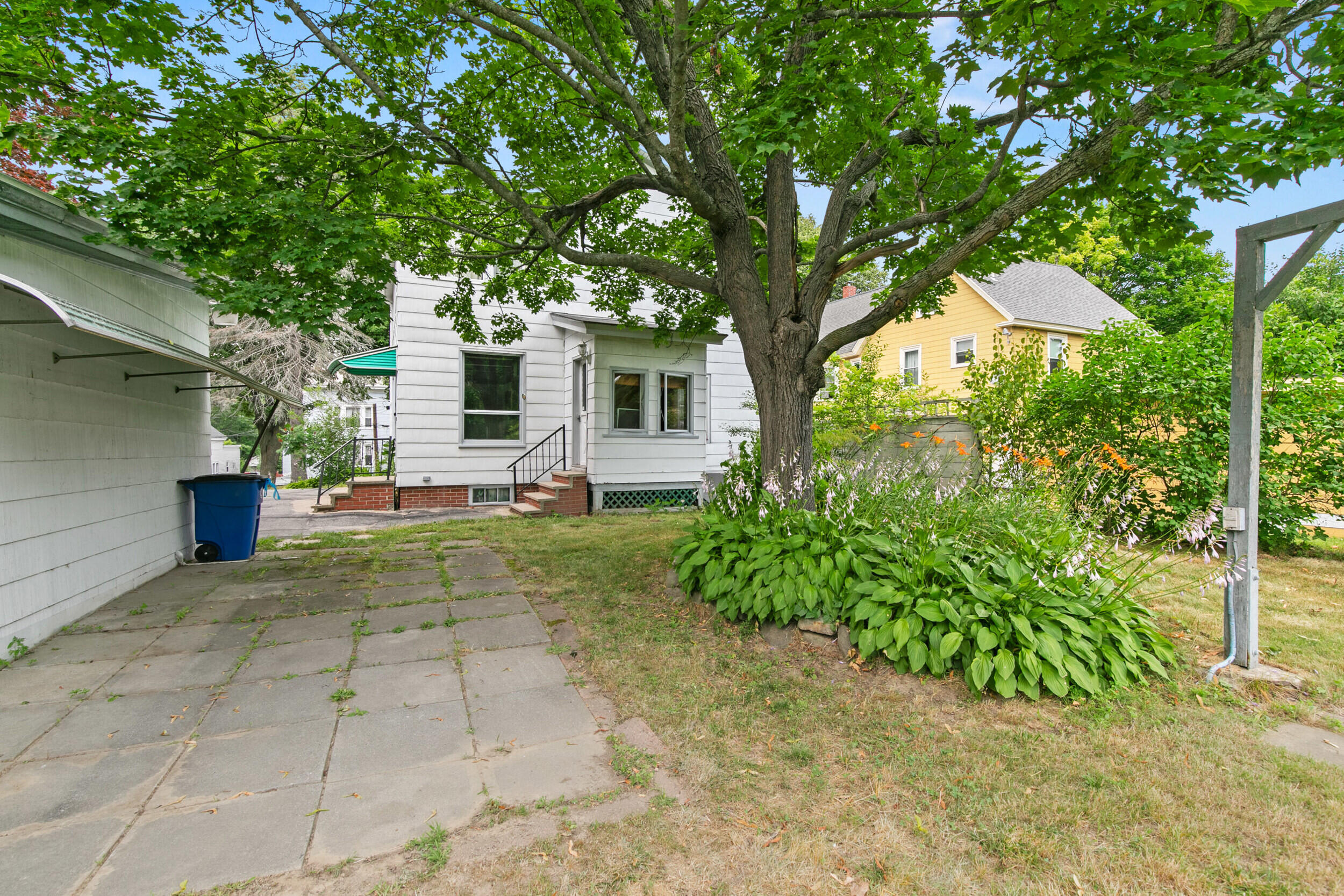 main property photo 31