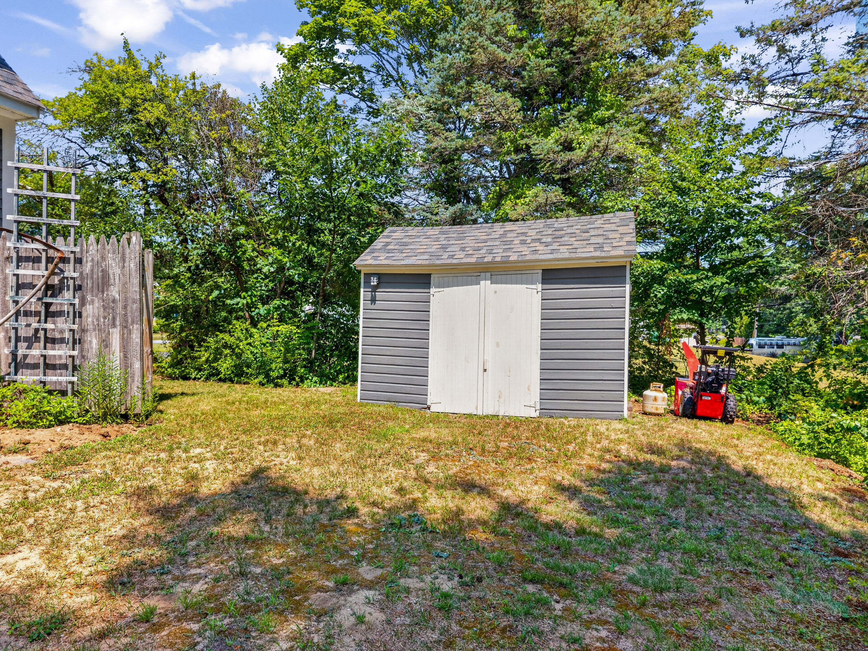 main property photo 74
