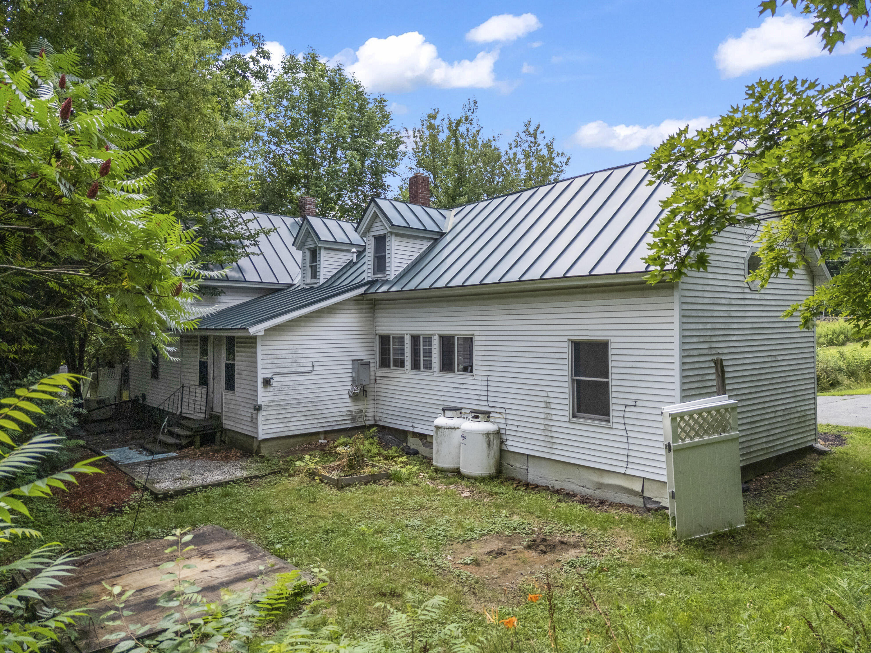main property photo 45