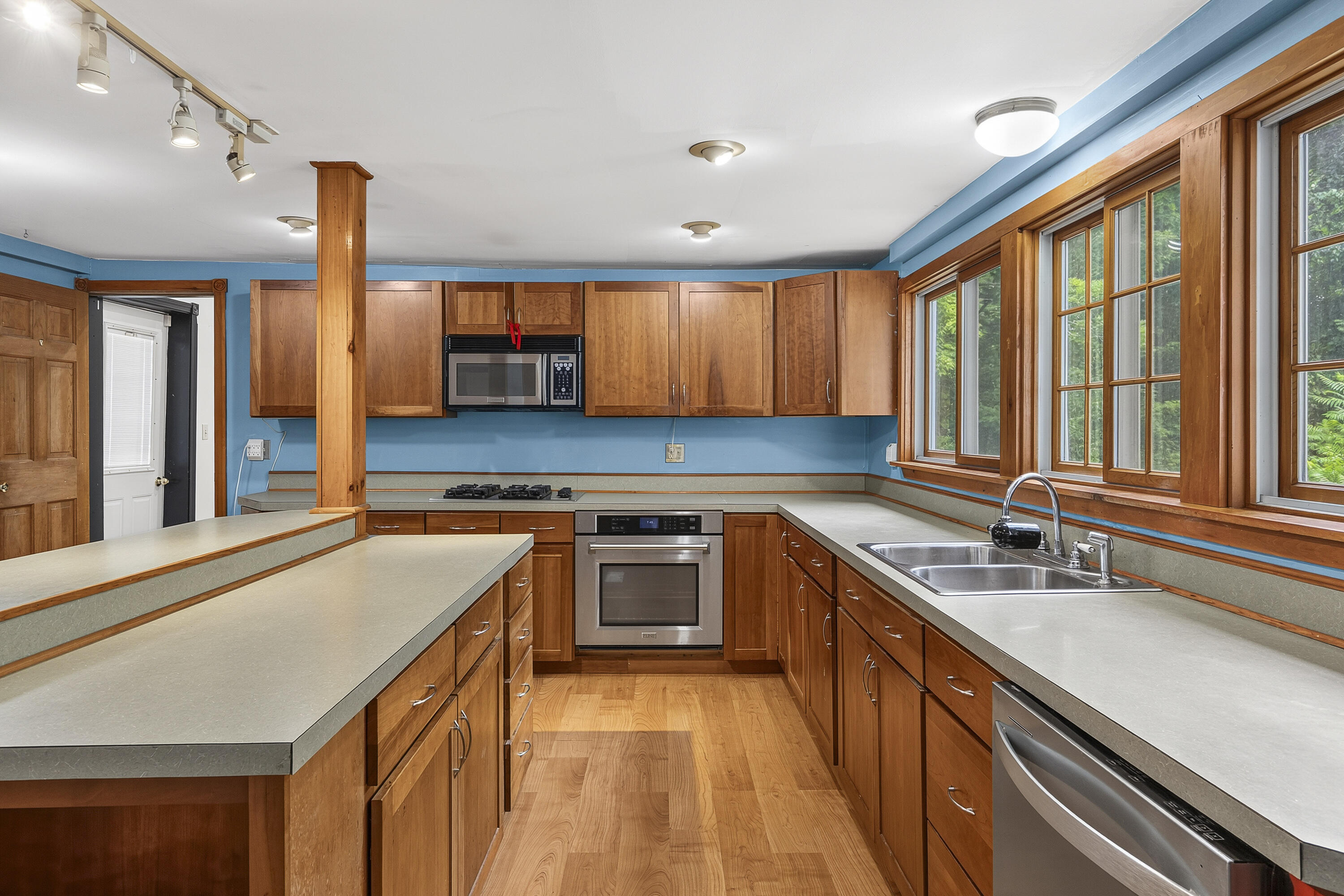 main property photo 9