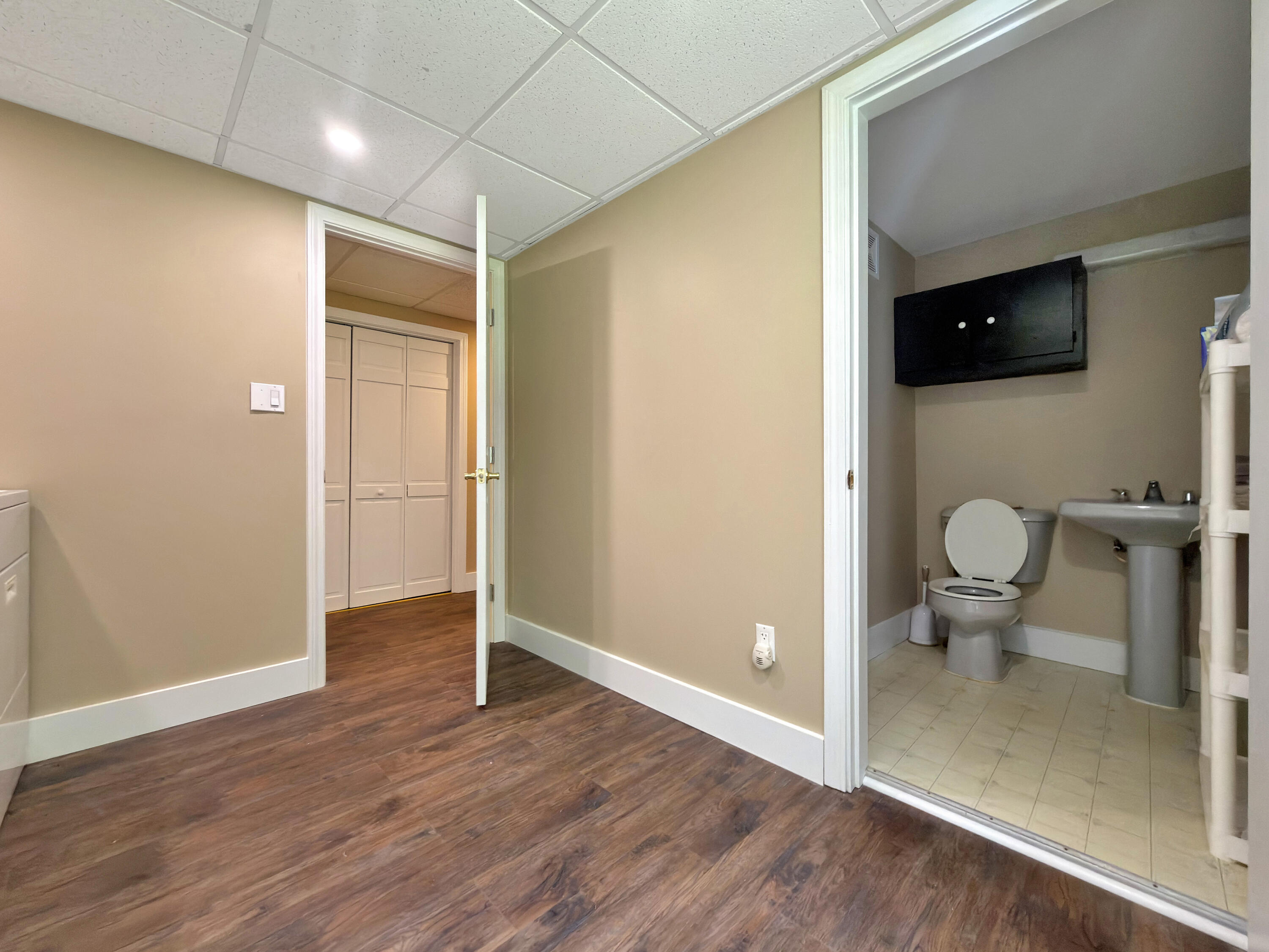 main property photo 40