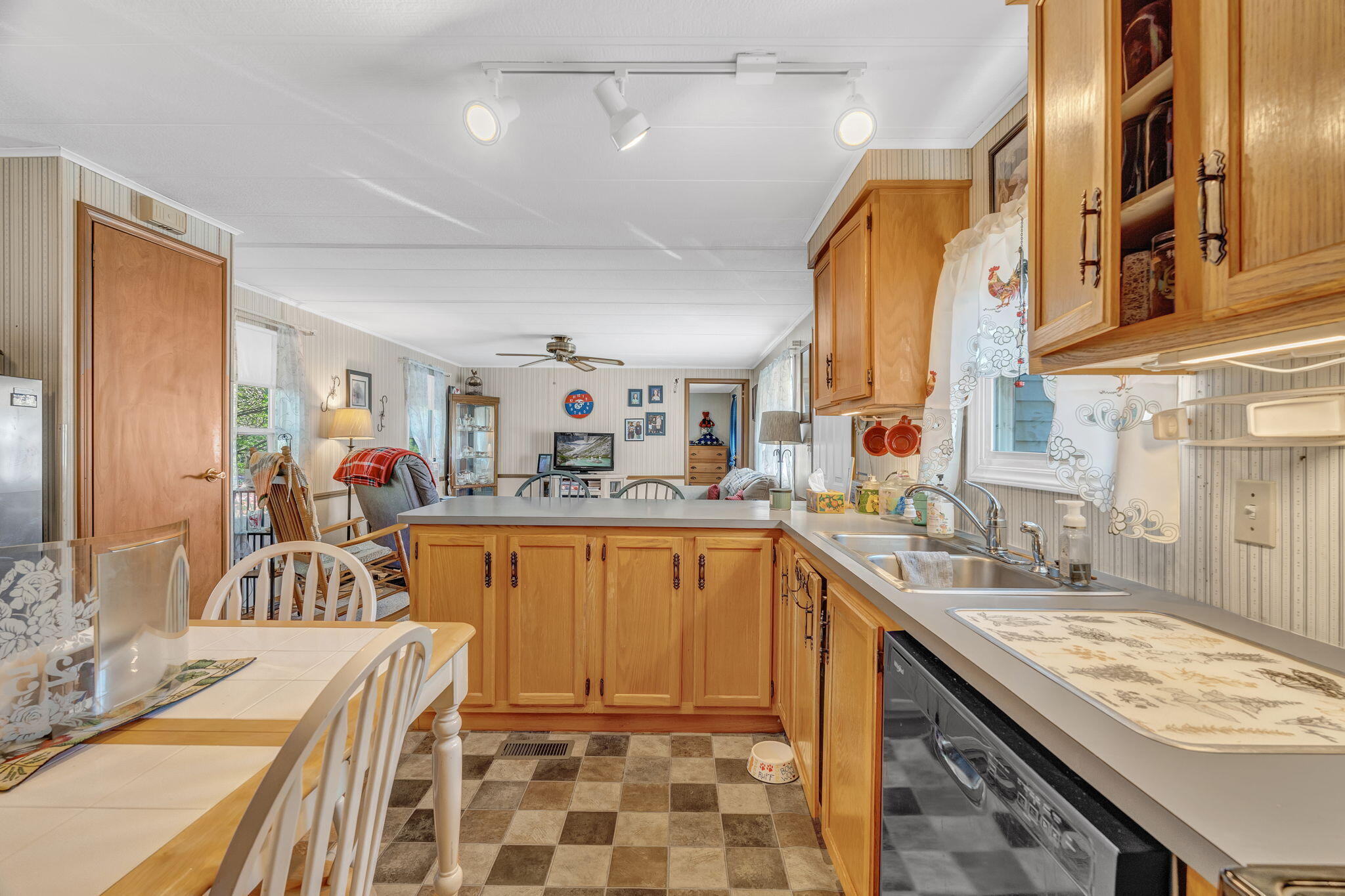 main property photo 14