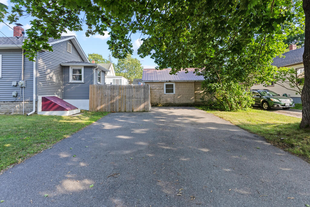 main property photo 32