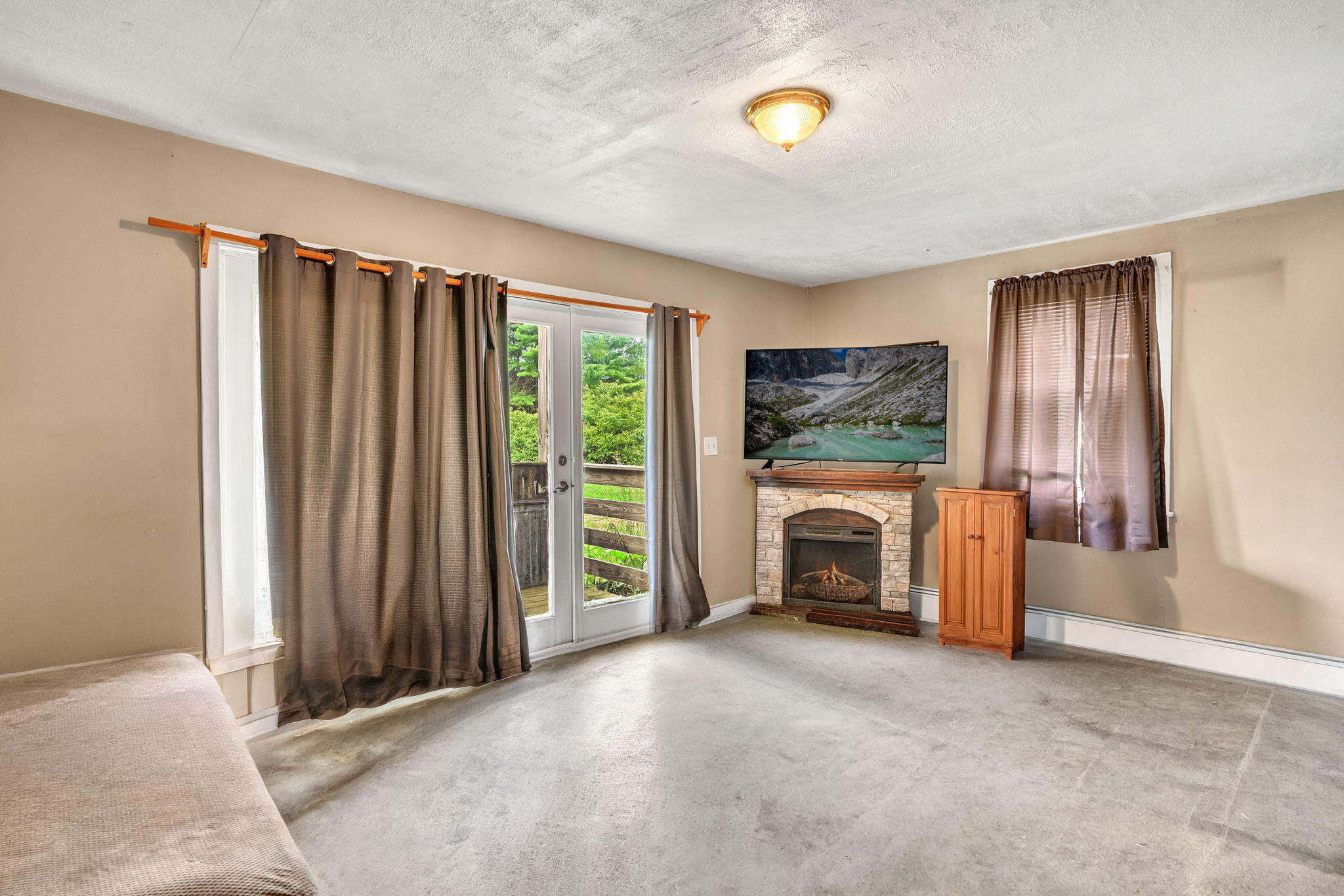 main property photo 40