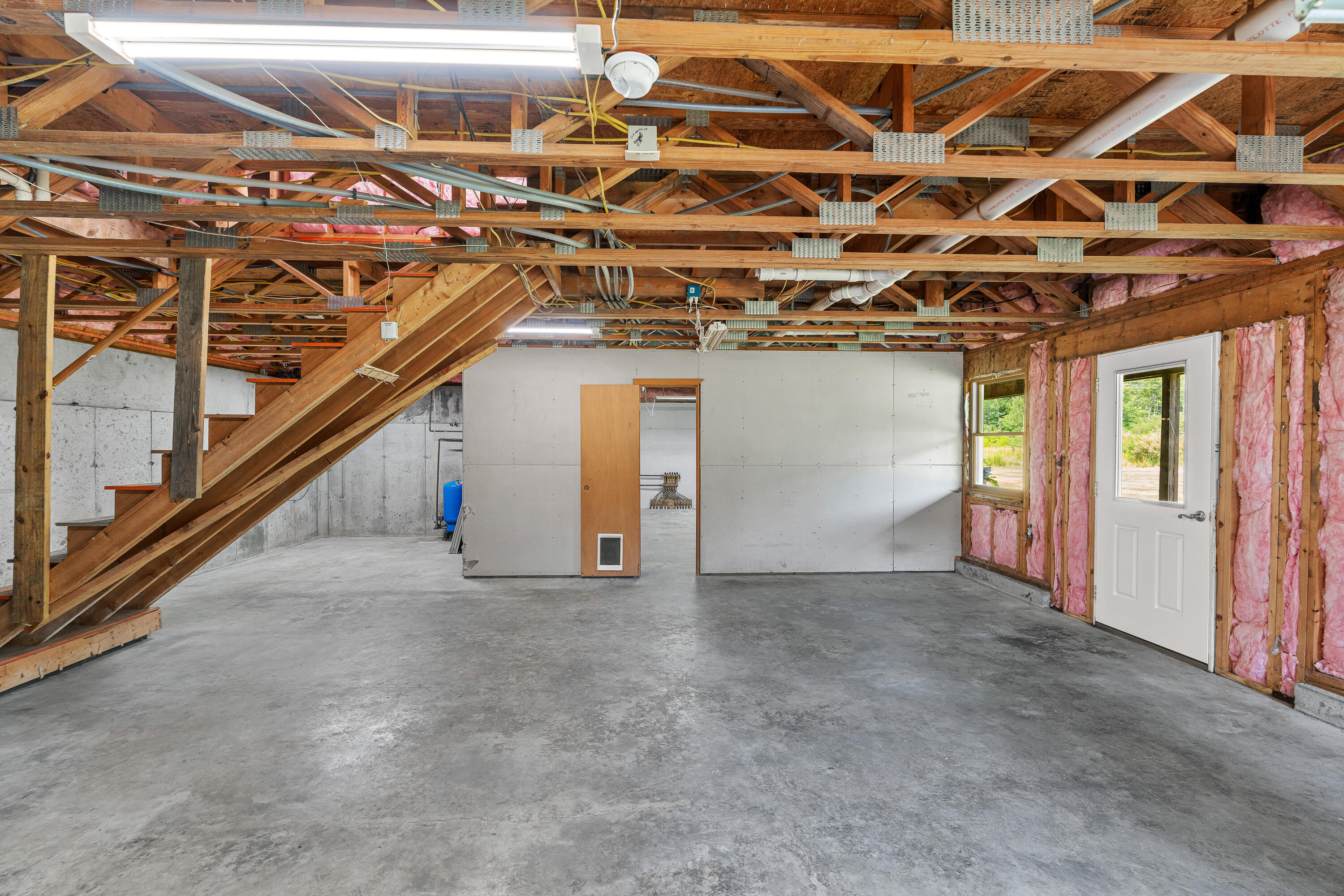 main property photo 94