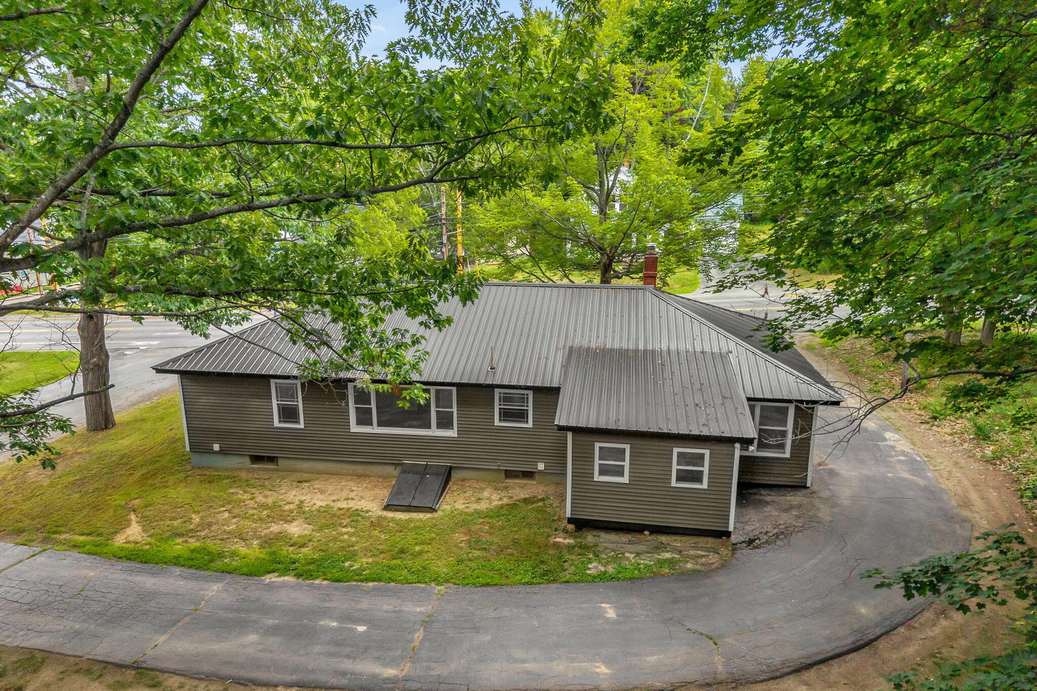 main property photo 34