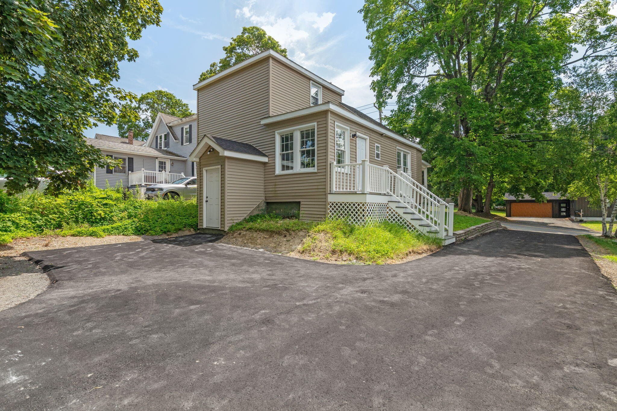 main property photo 37