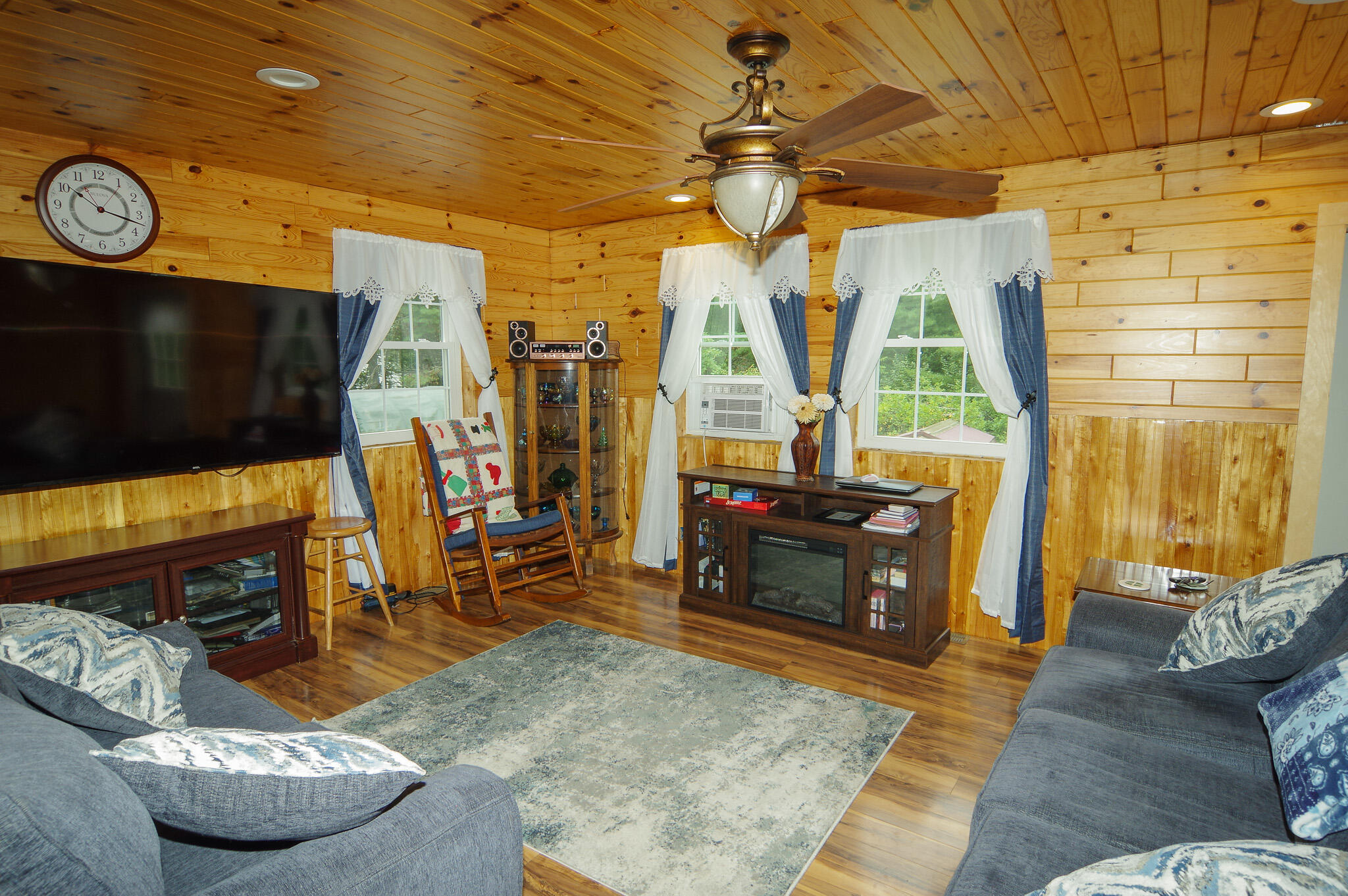 main property photo 25