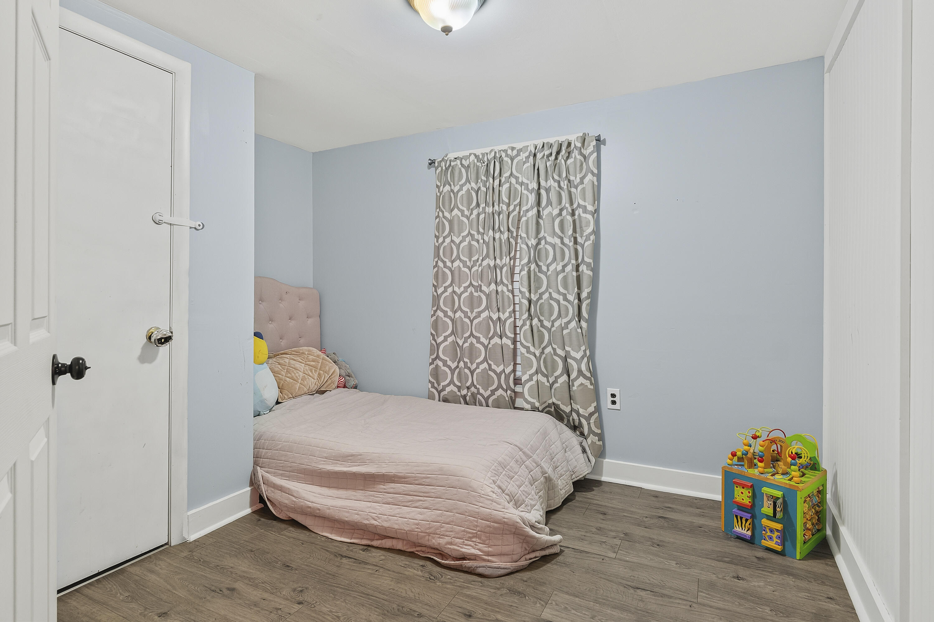 main property photo 28