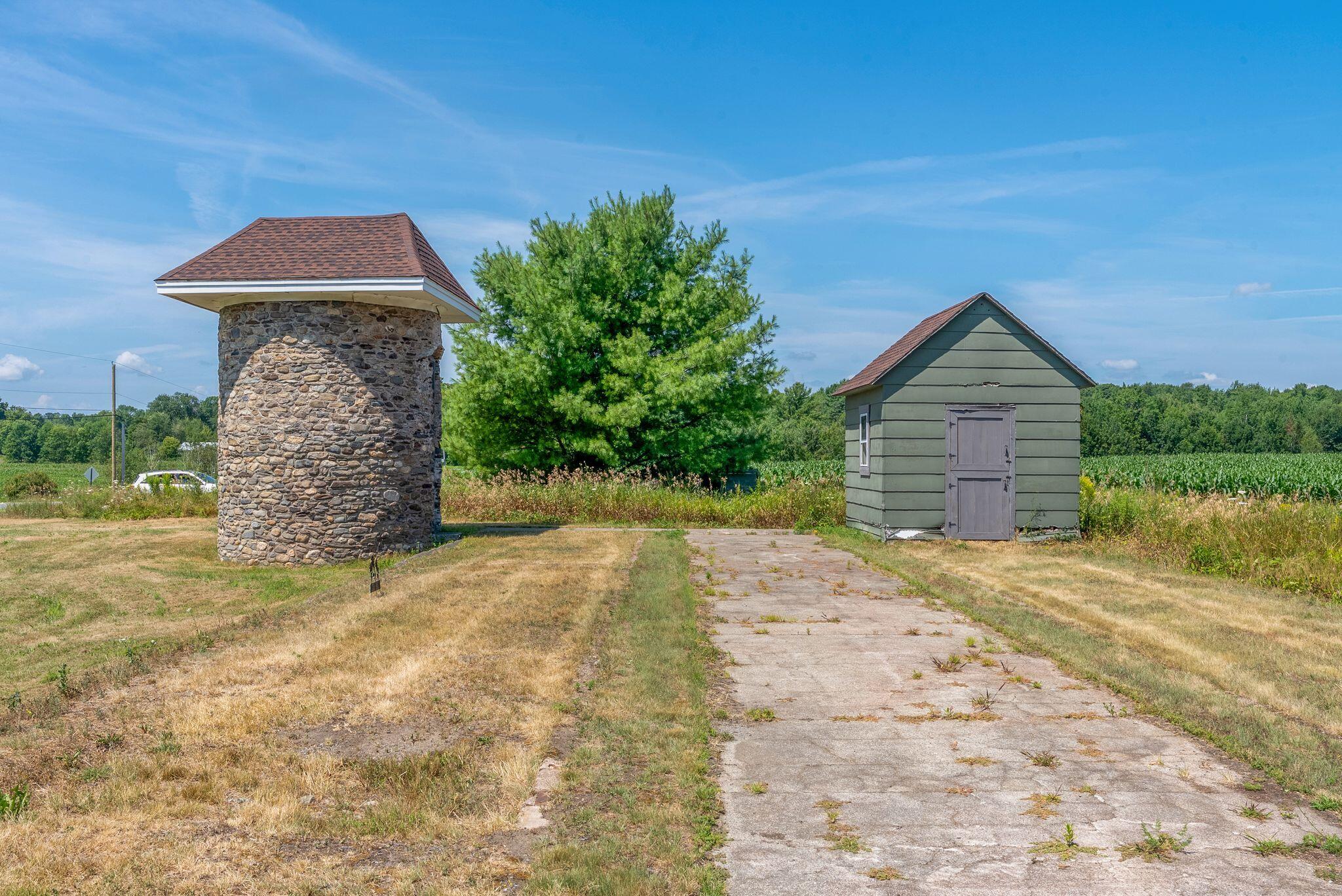 main property photo 43