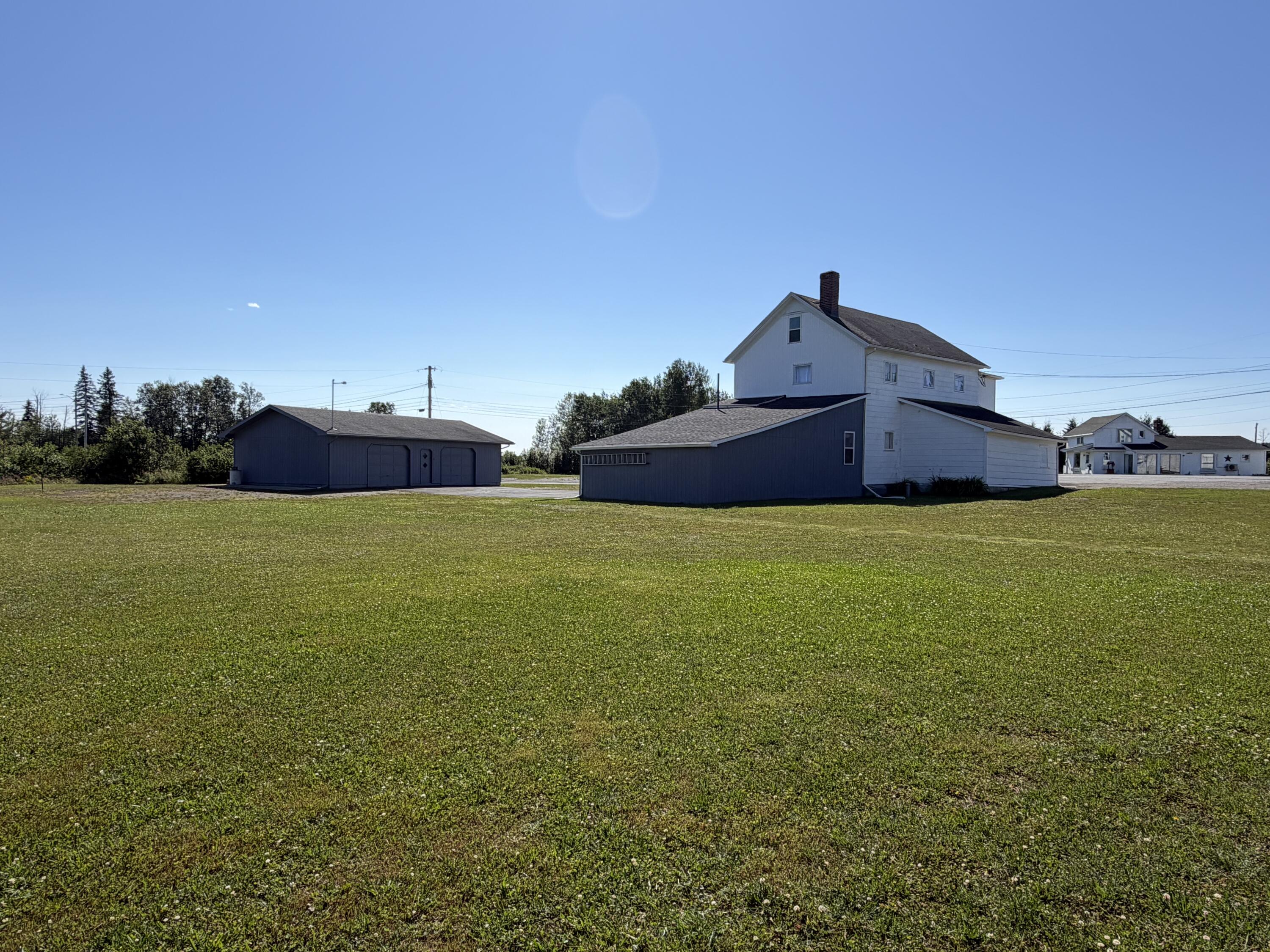 main property photo 9
