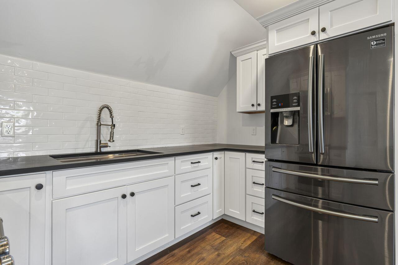main property photo 79