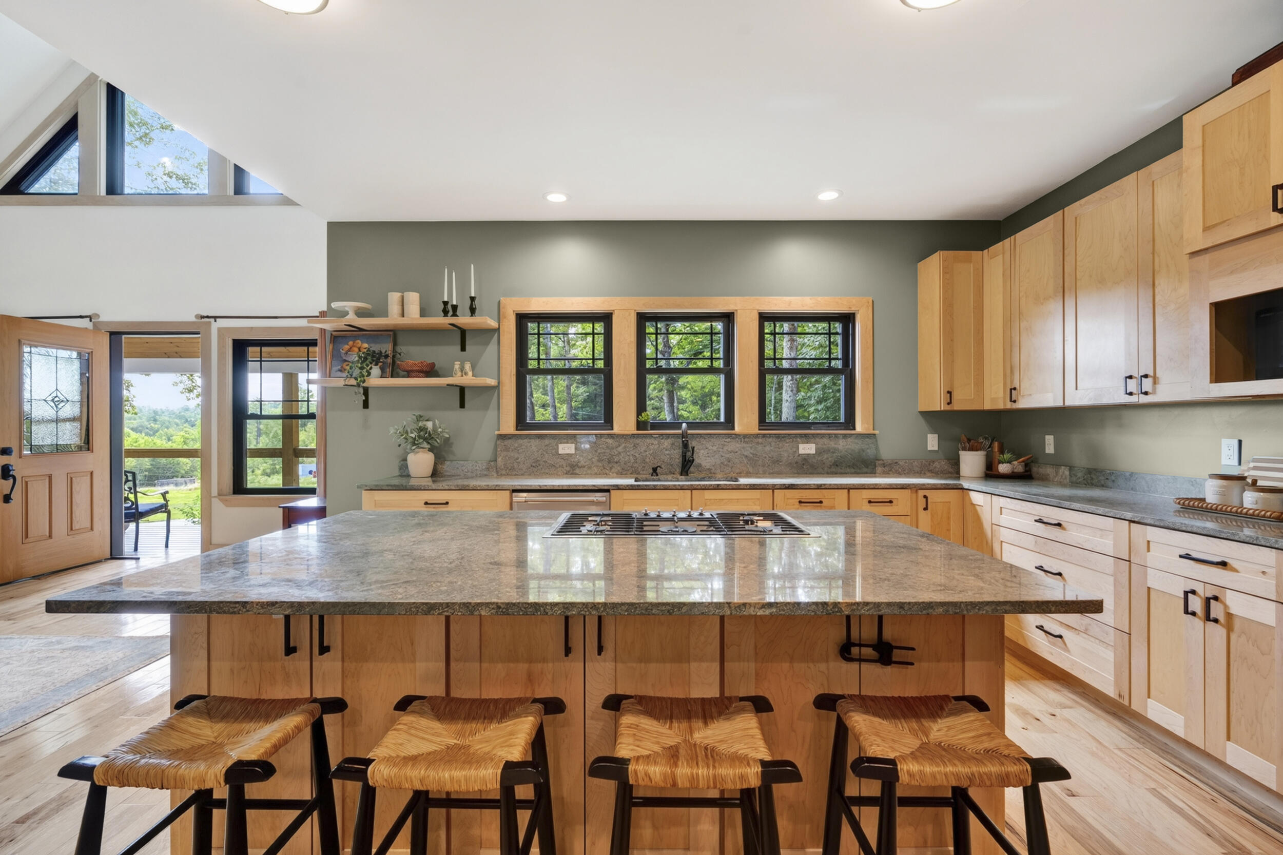 main property photo 8