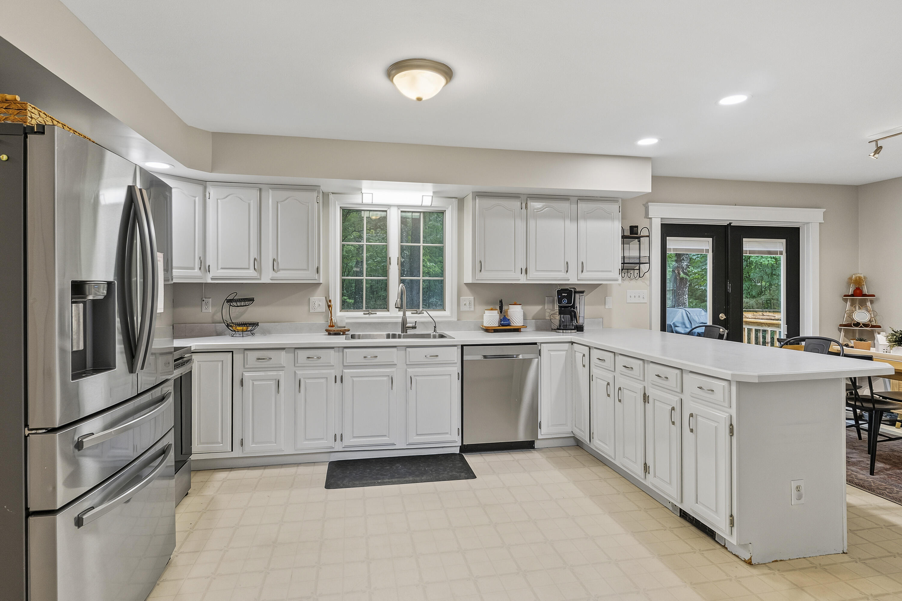 main property photo 10