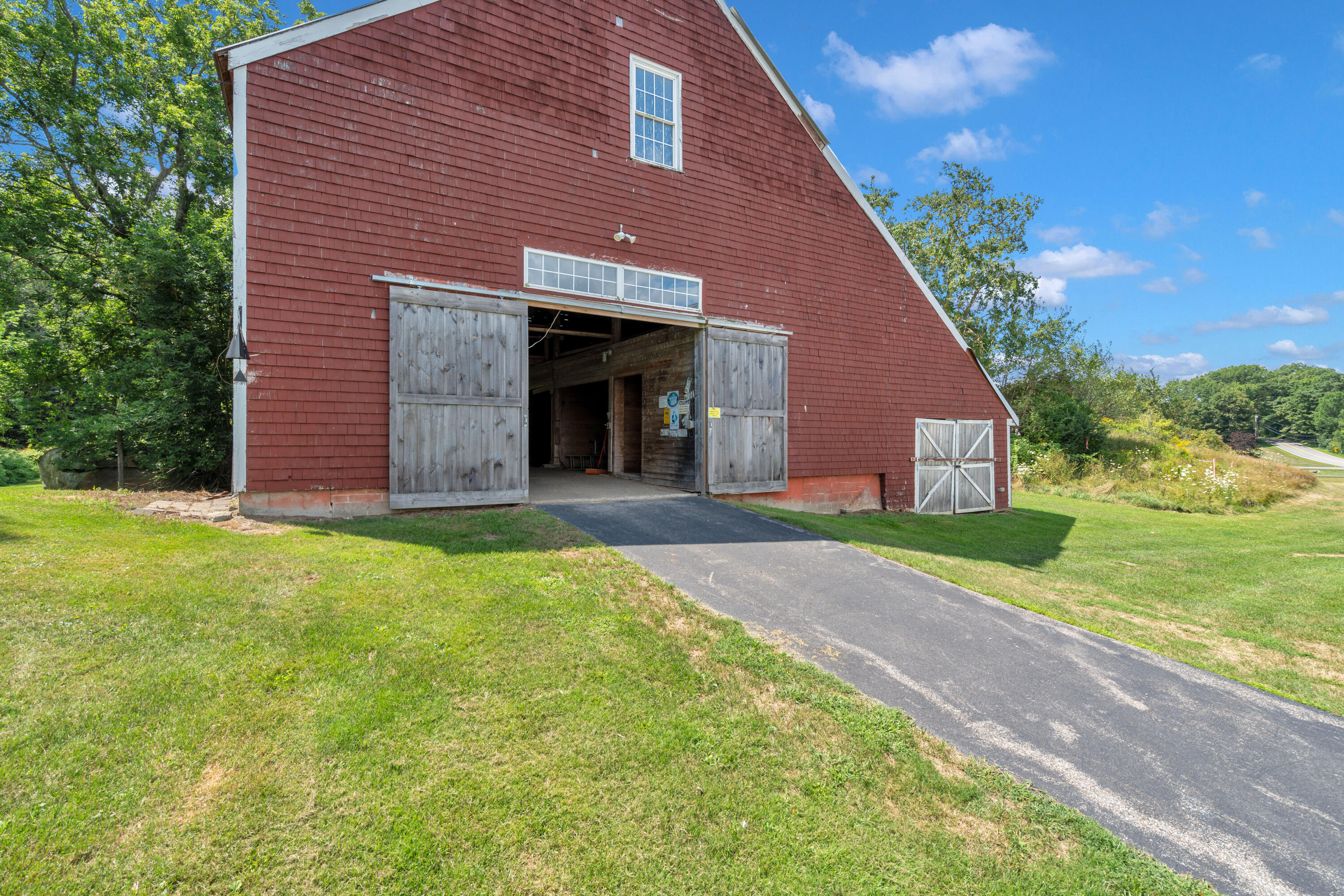 main property photo 44
