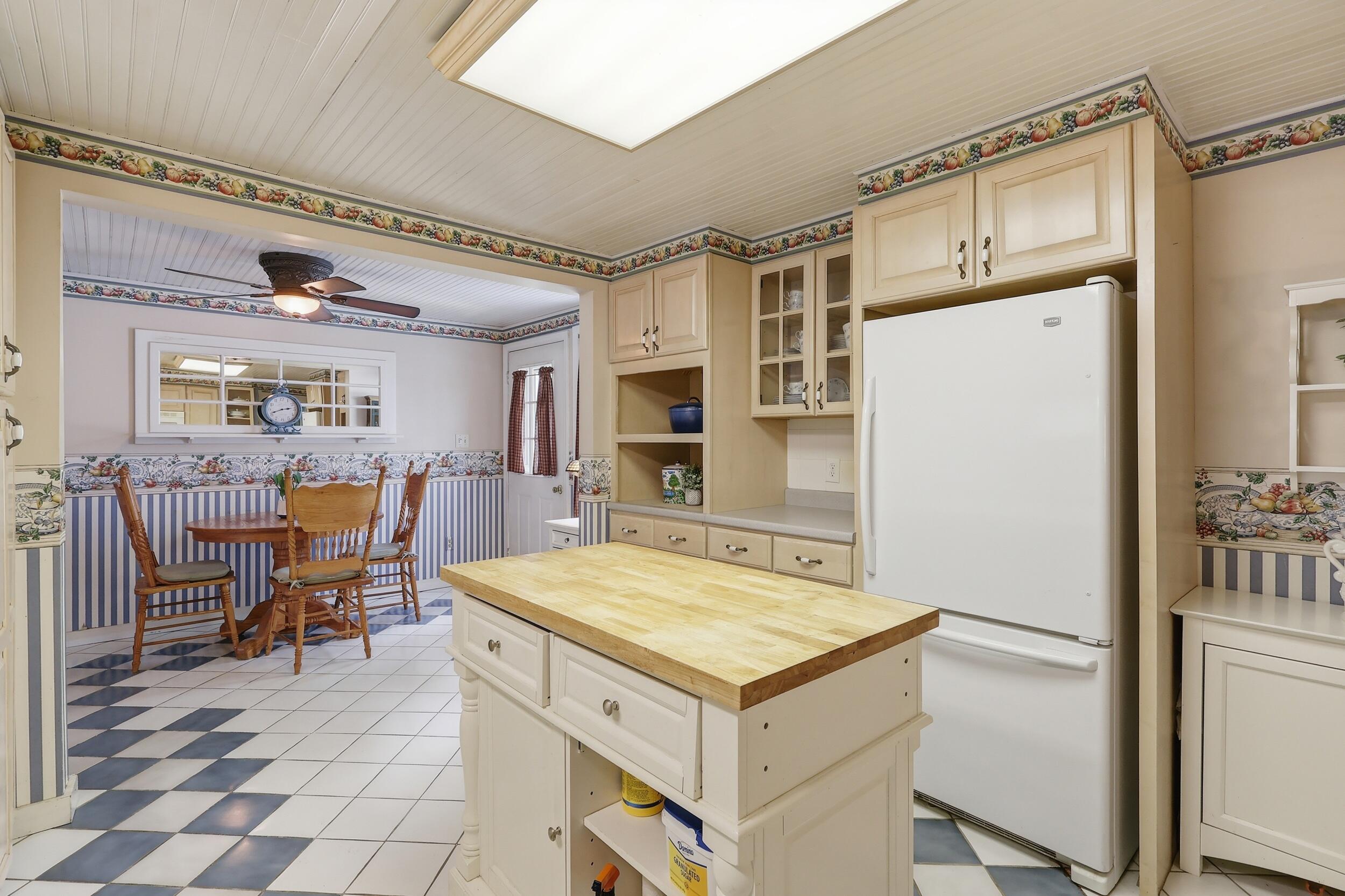 main property photo 22