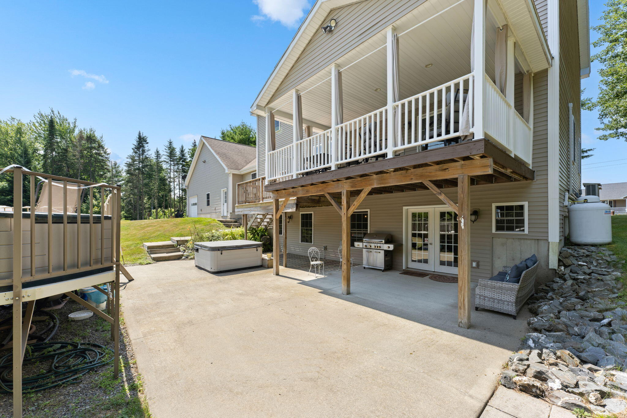 main property photo 14