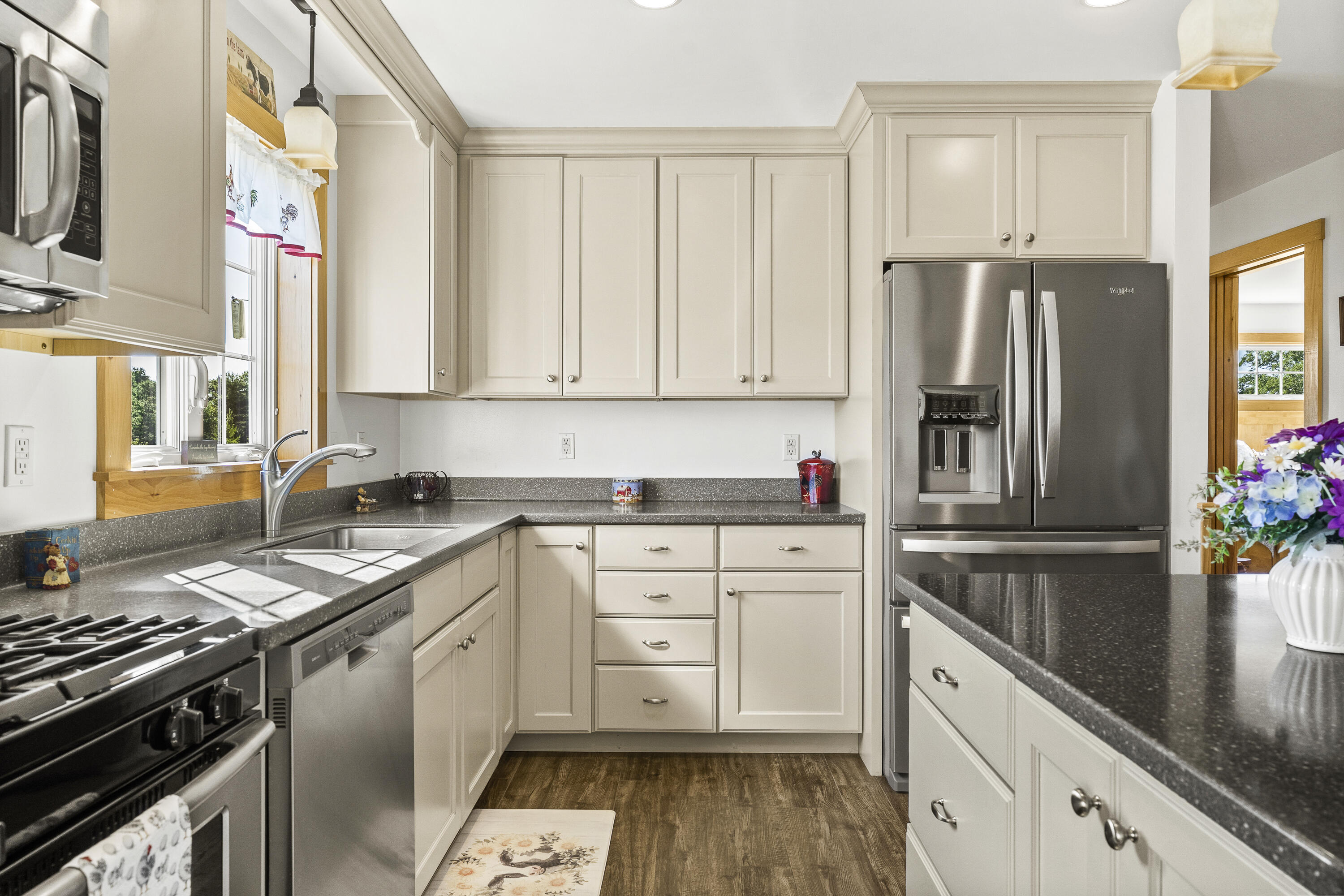 main property photo 13