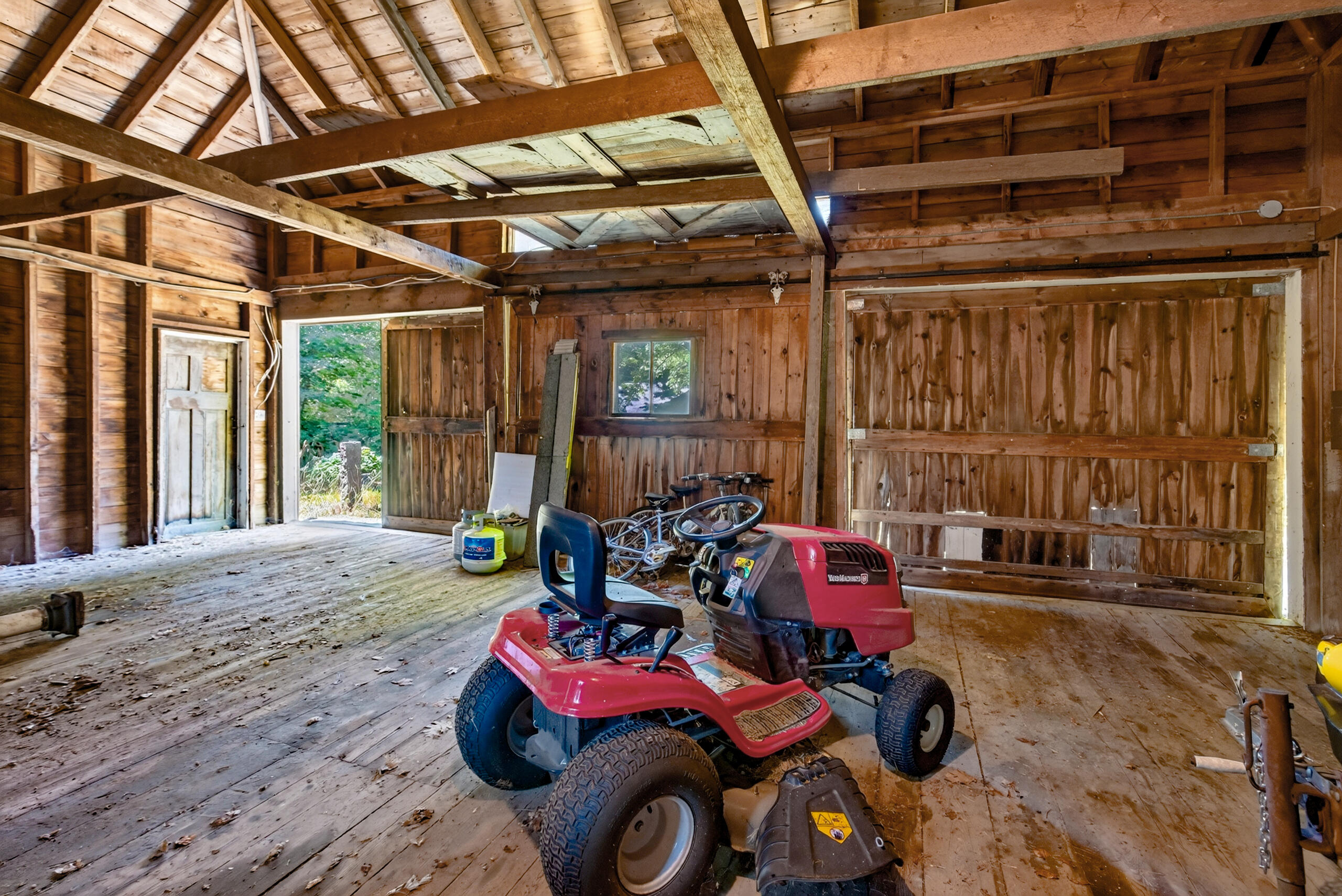 main property photo 50