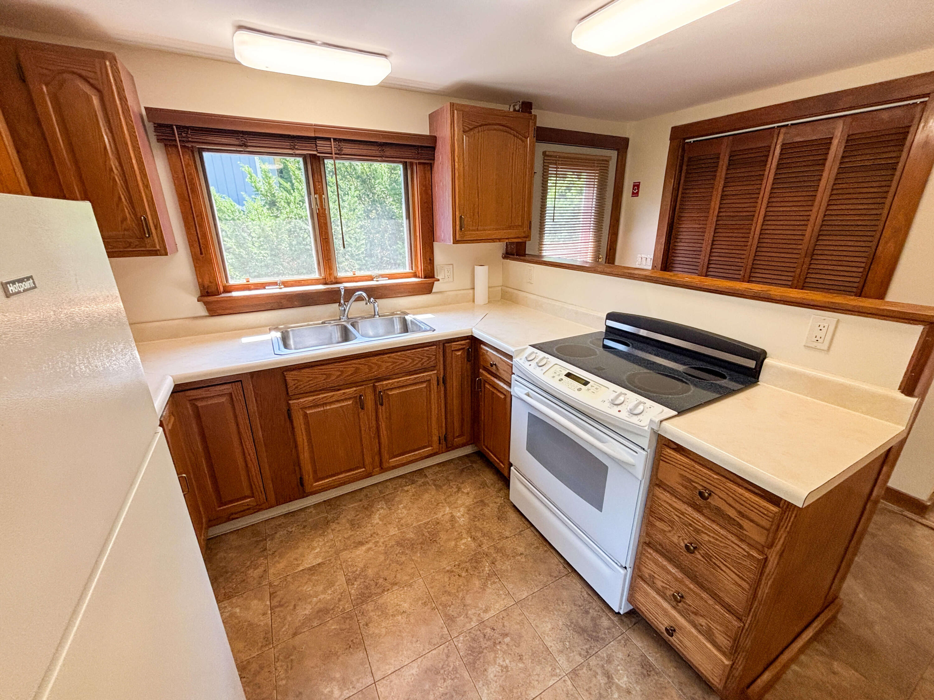 main property photo 77