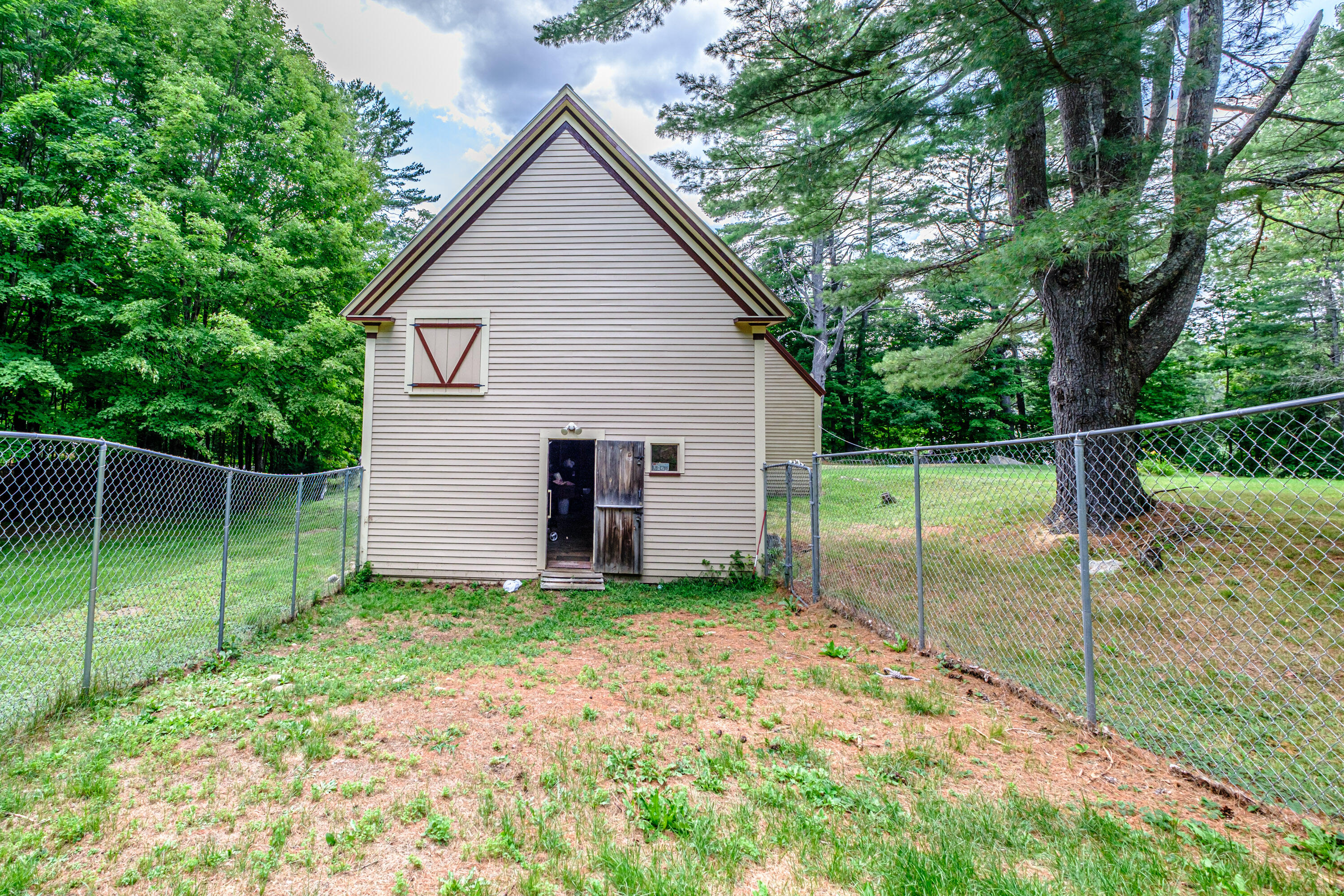 main property photo 40