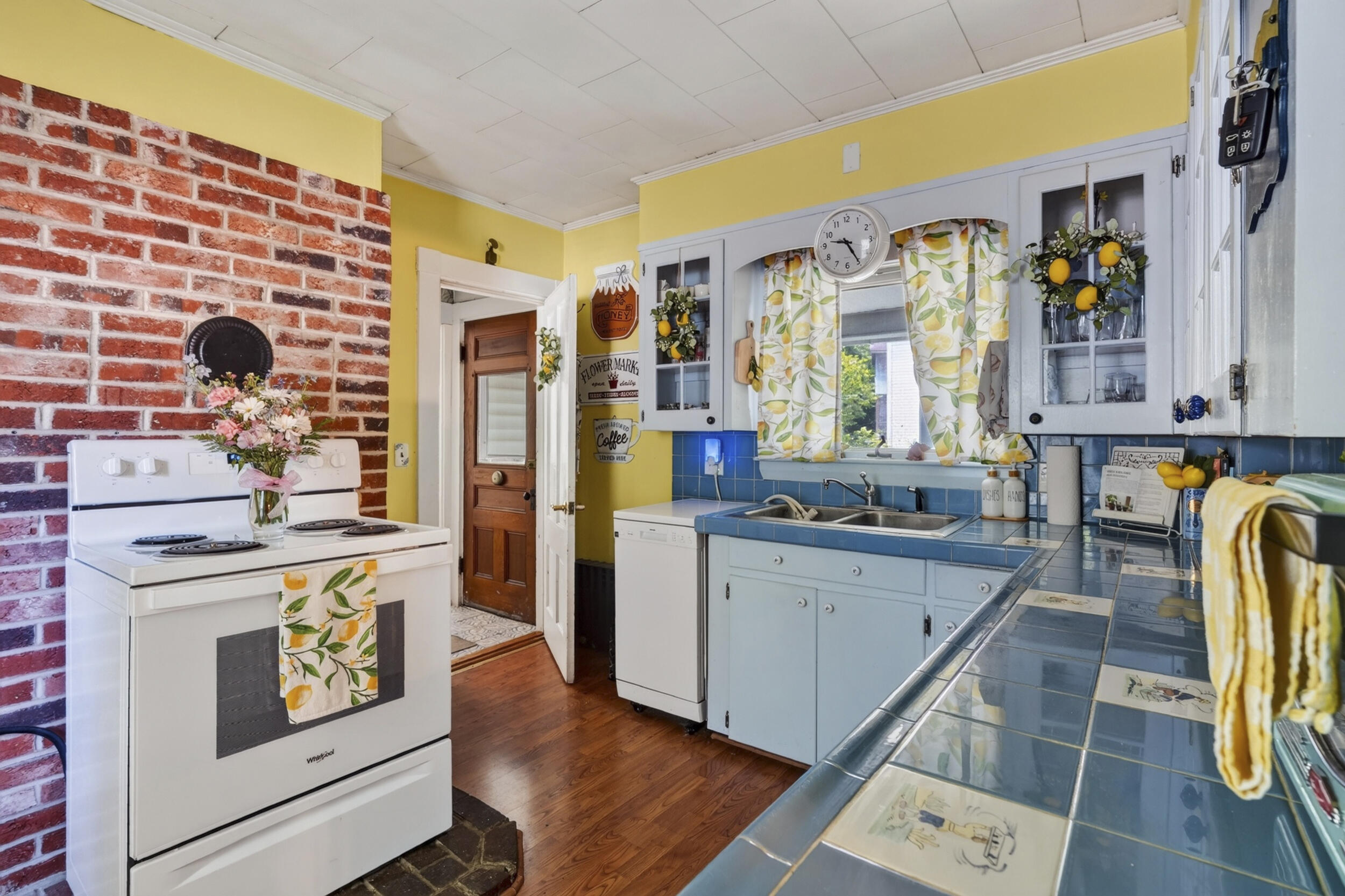 main property photo 11
