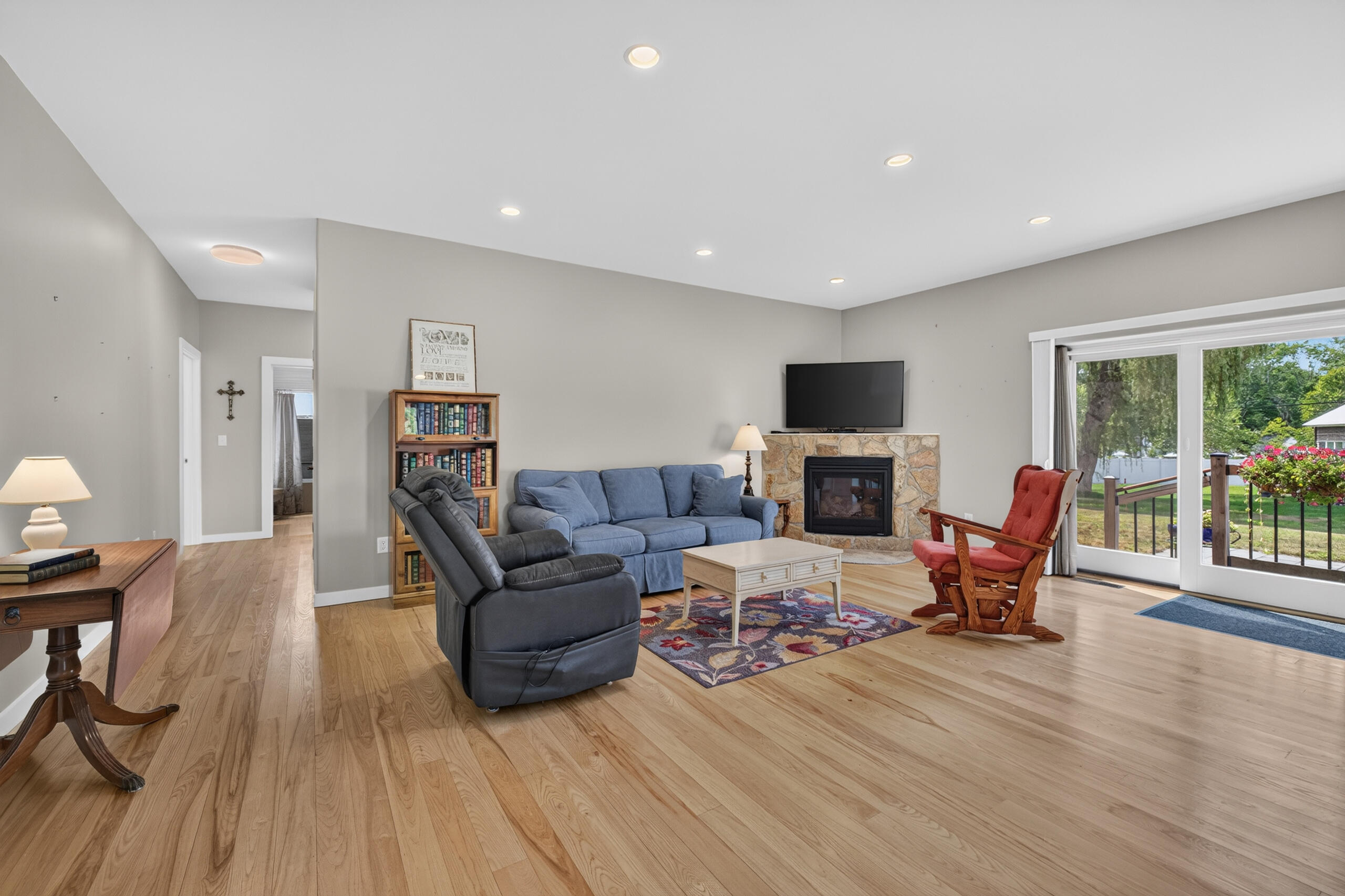 main property photo 17
