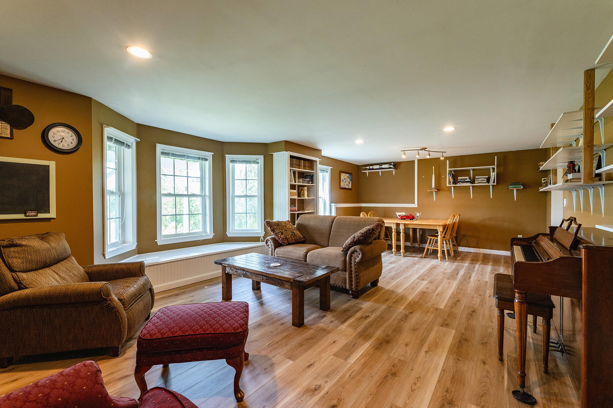 main property photo 25