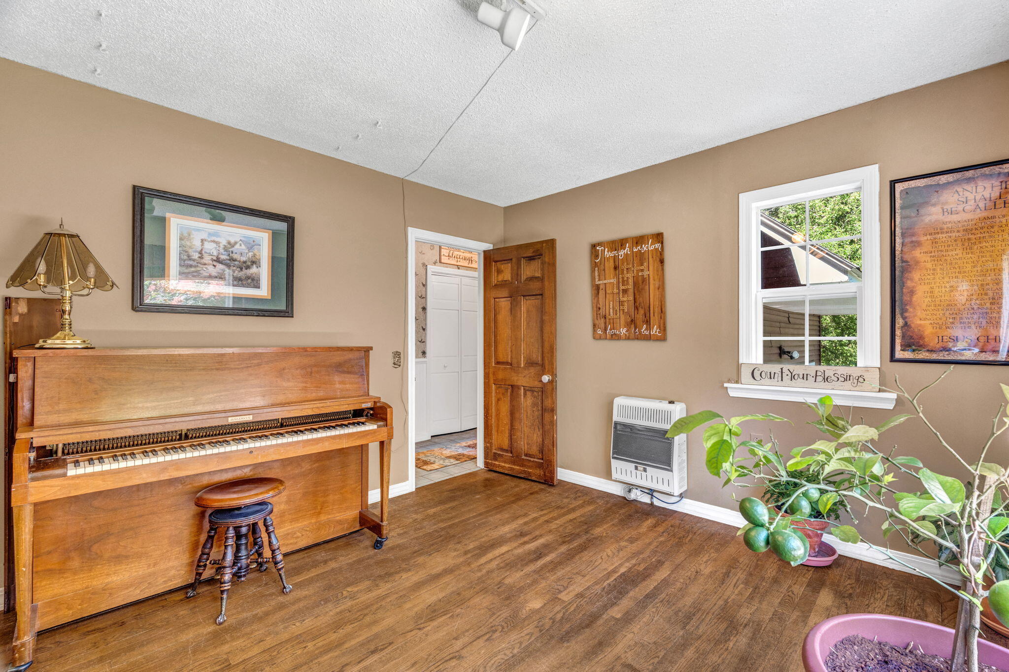 main property photo 14