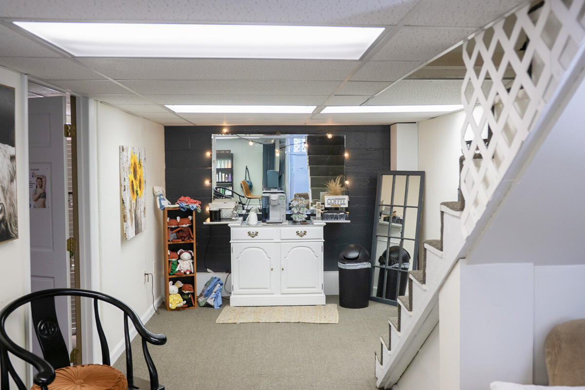 main property photo 13