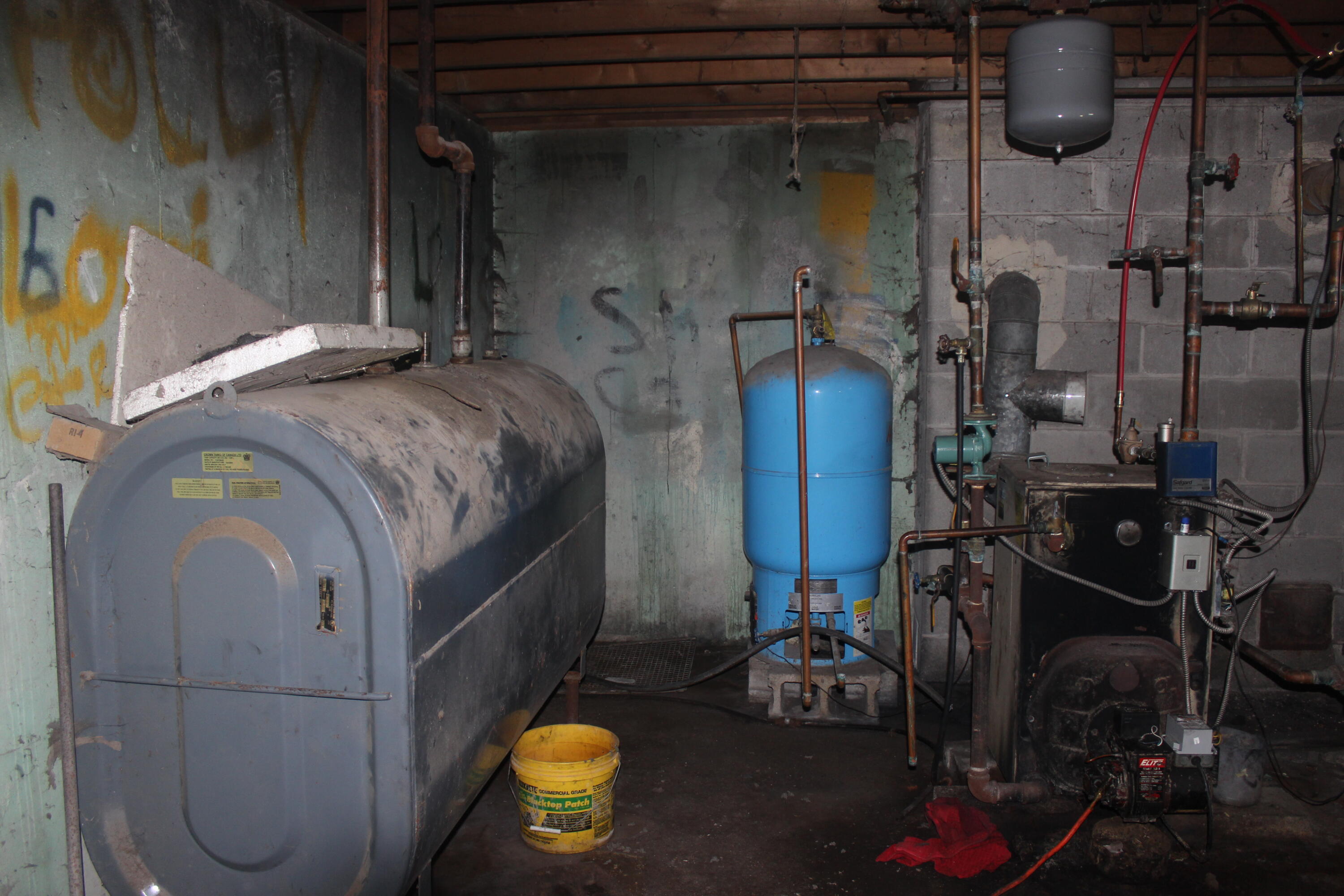 main property photo 28