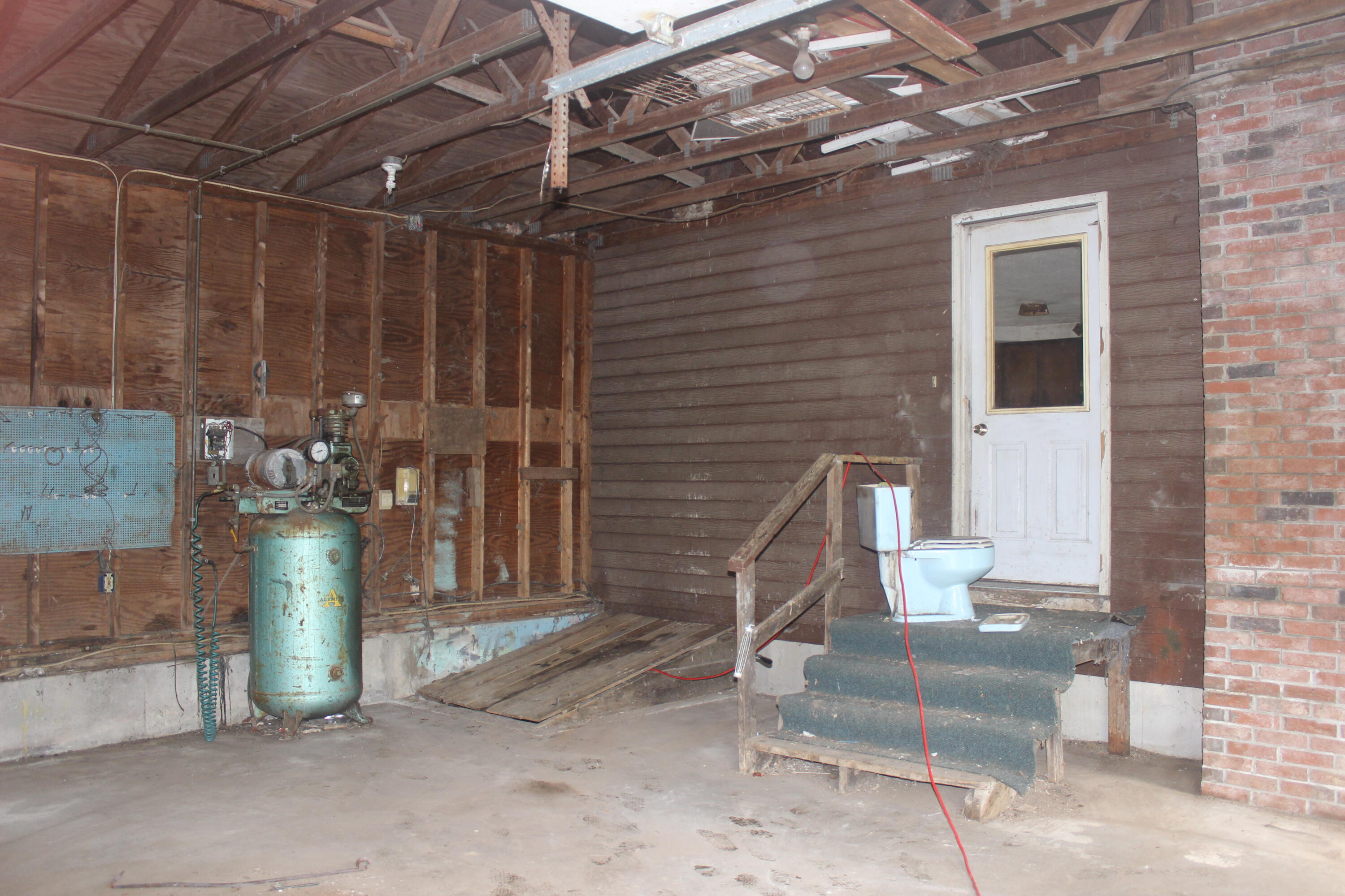 main property photo 31