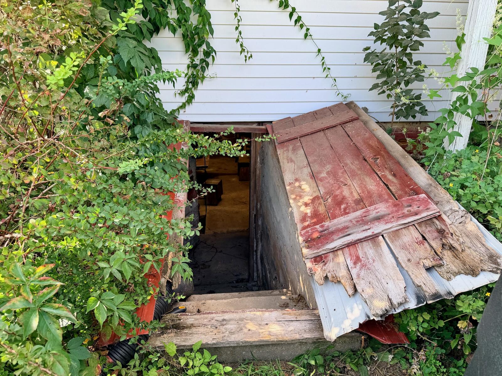 main property photo 32