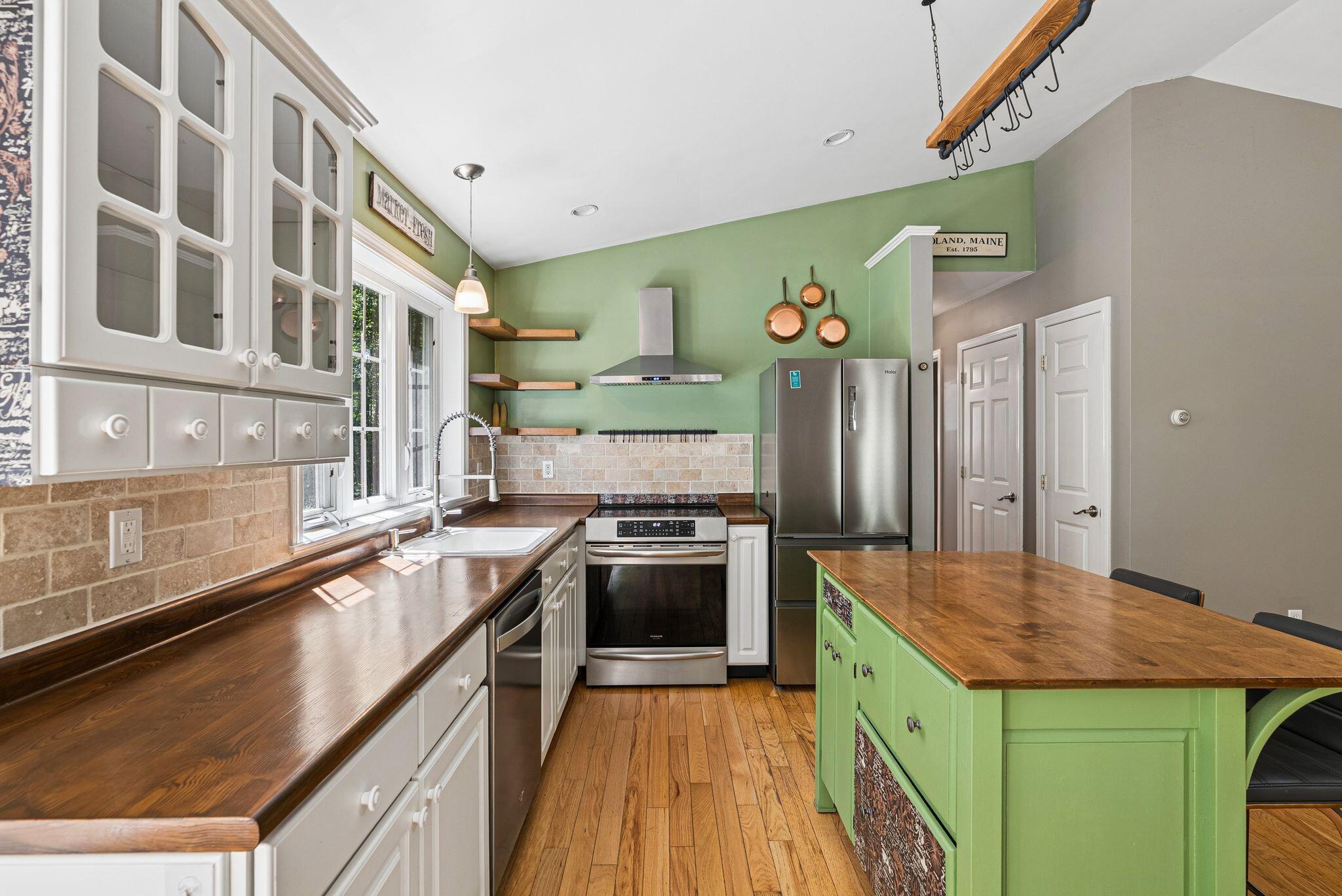 main property photo 7