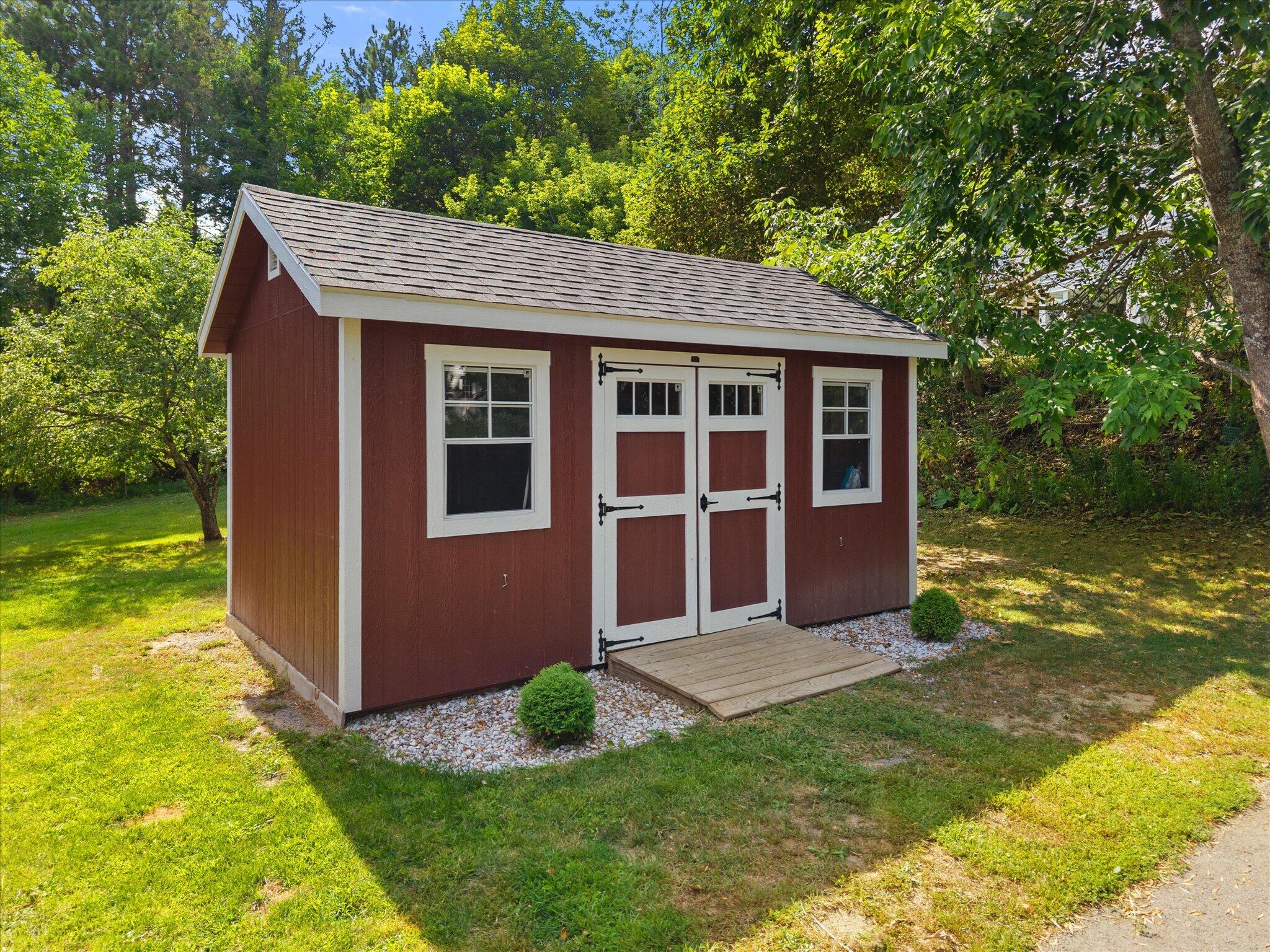 main property photo 36