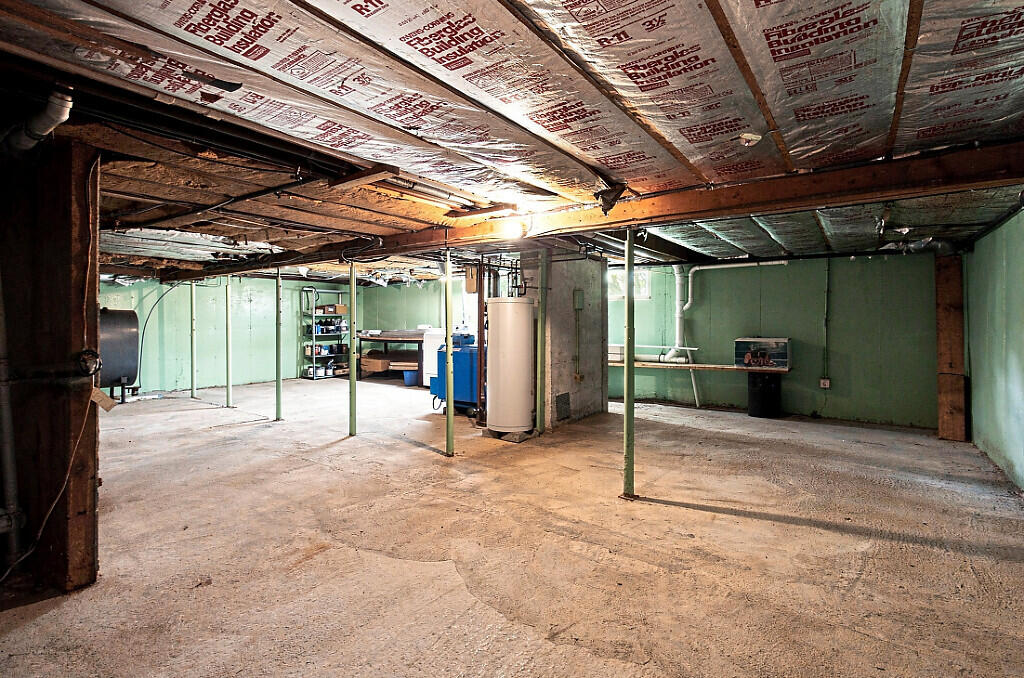 main property photo 28