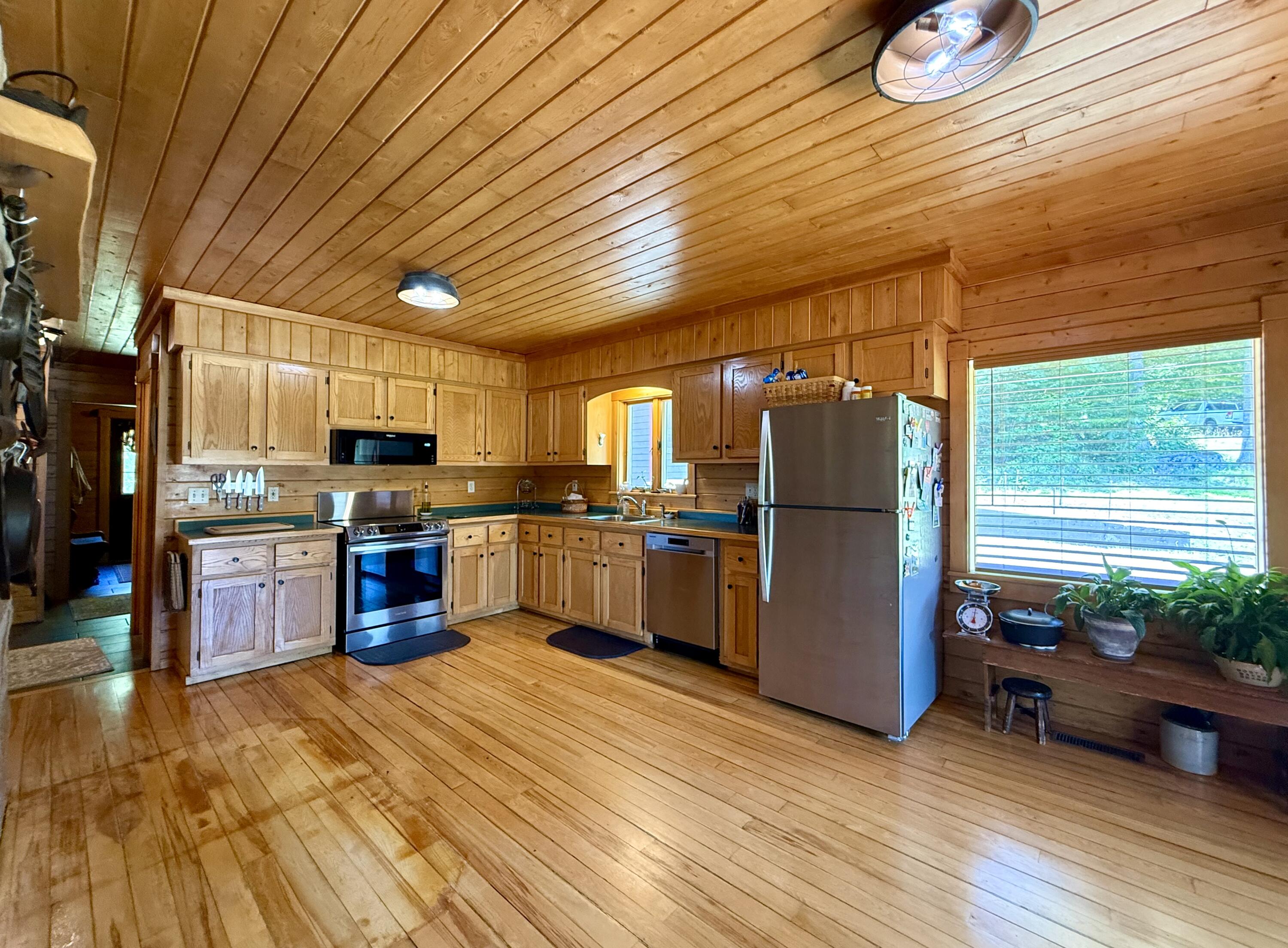 main property photo 35