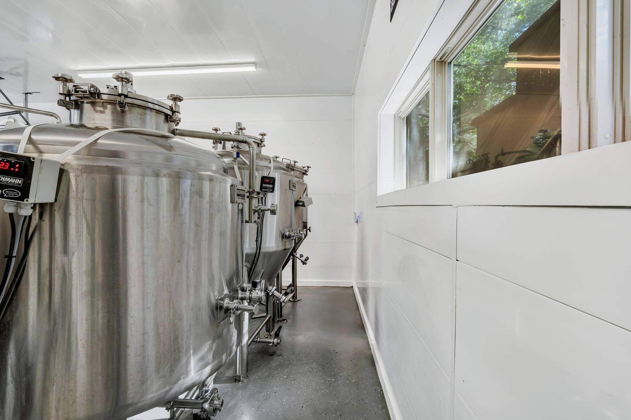 main property photo 76