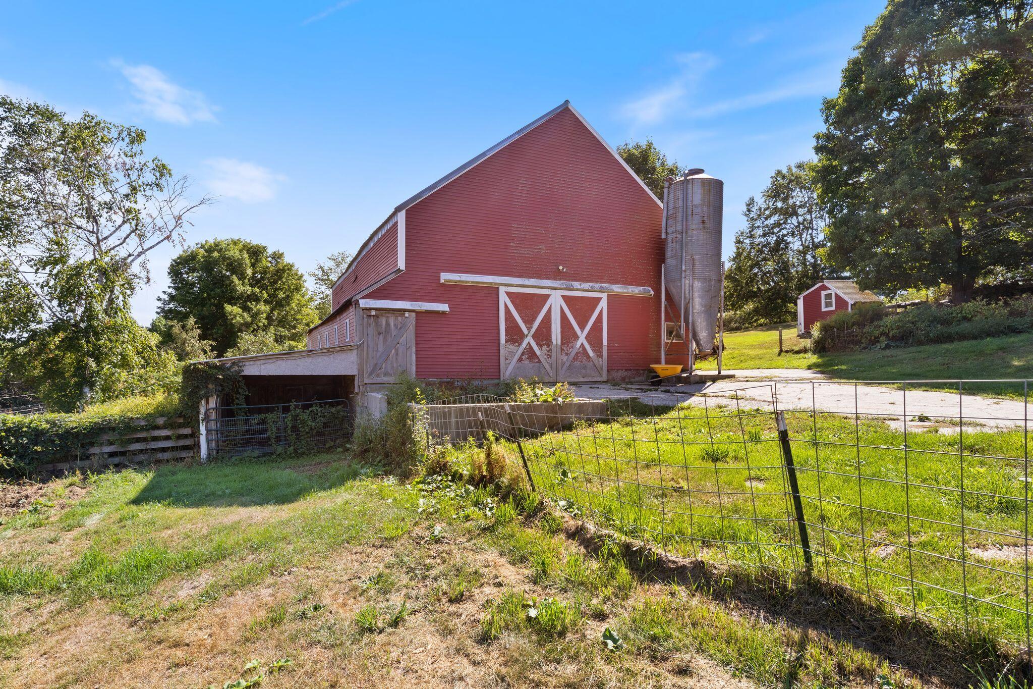 main property photo 38