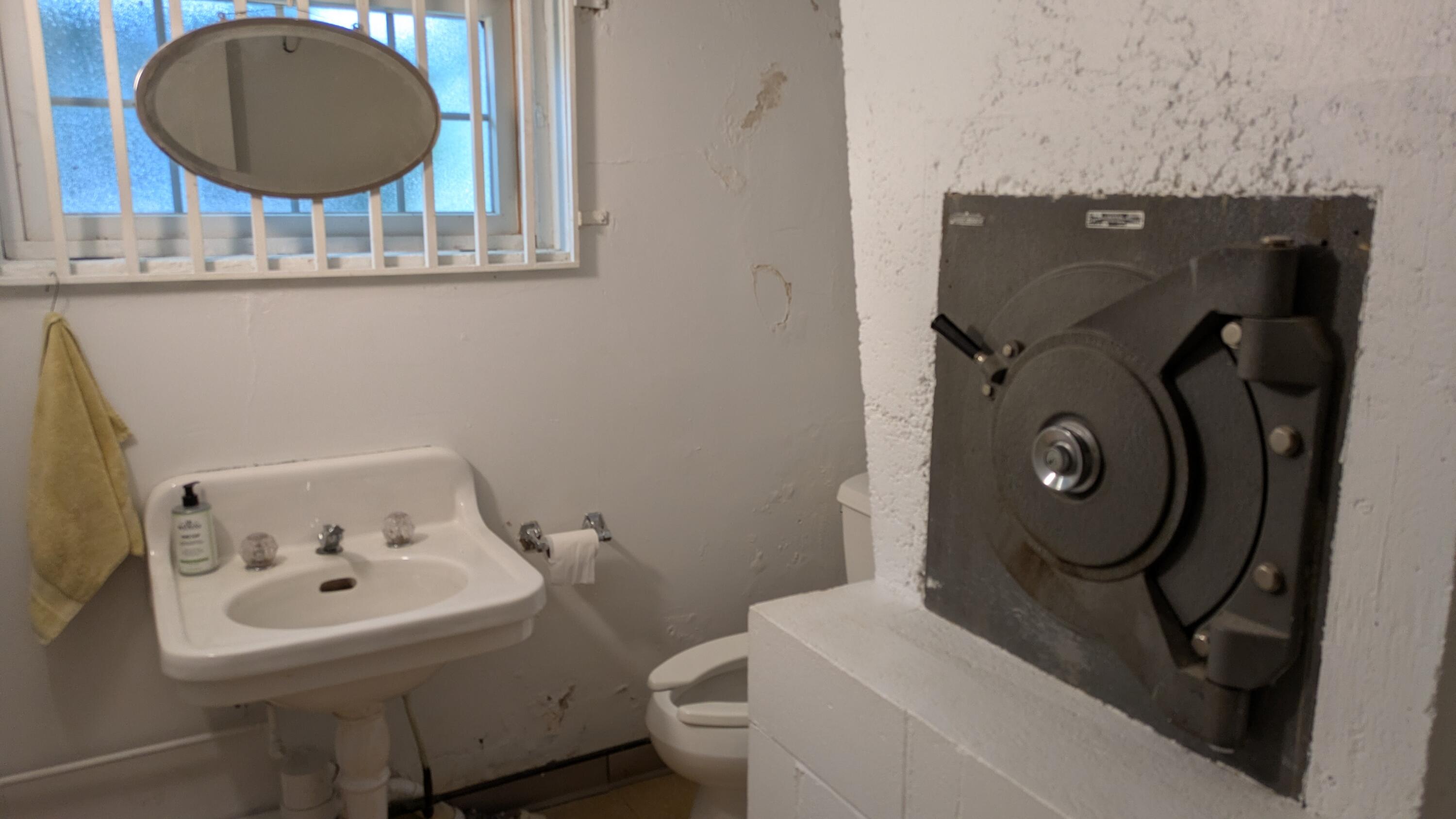 main property photo 28