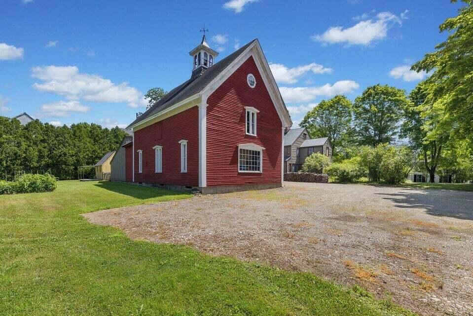 main property photo 10