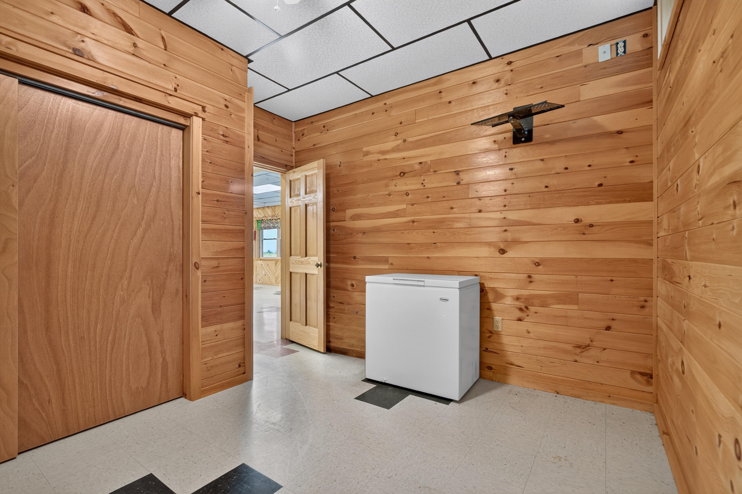 main property photo 40